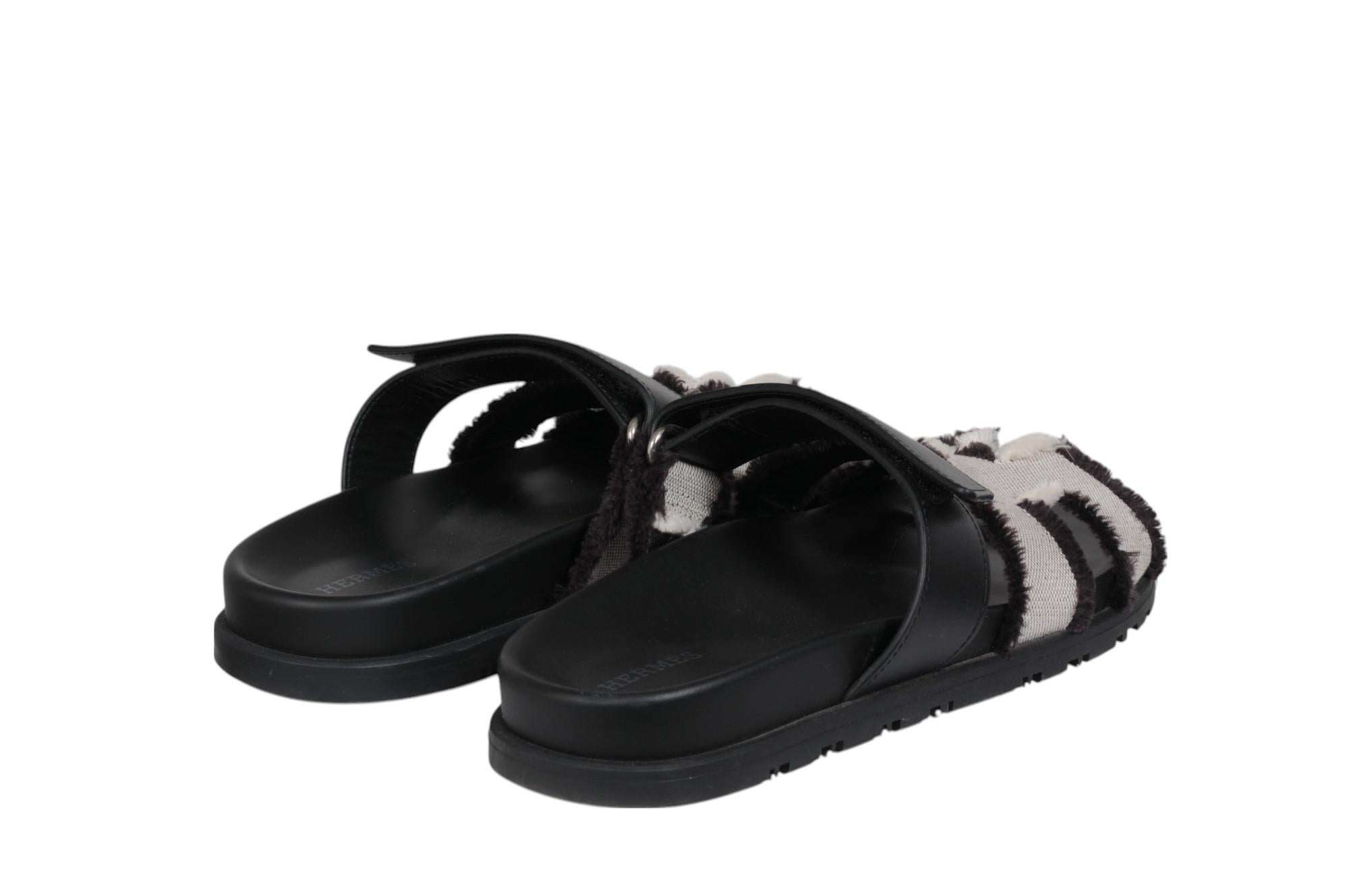 Noir Hermes Womens Chypre Sandal Size US 7 EU 37 Fringed Prunoir Black Grey Tan en vente