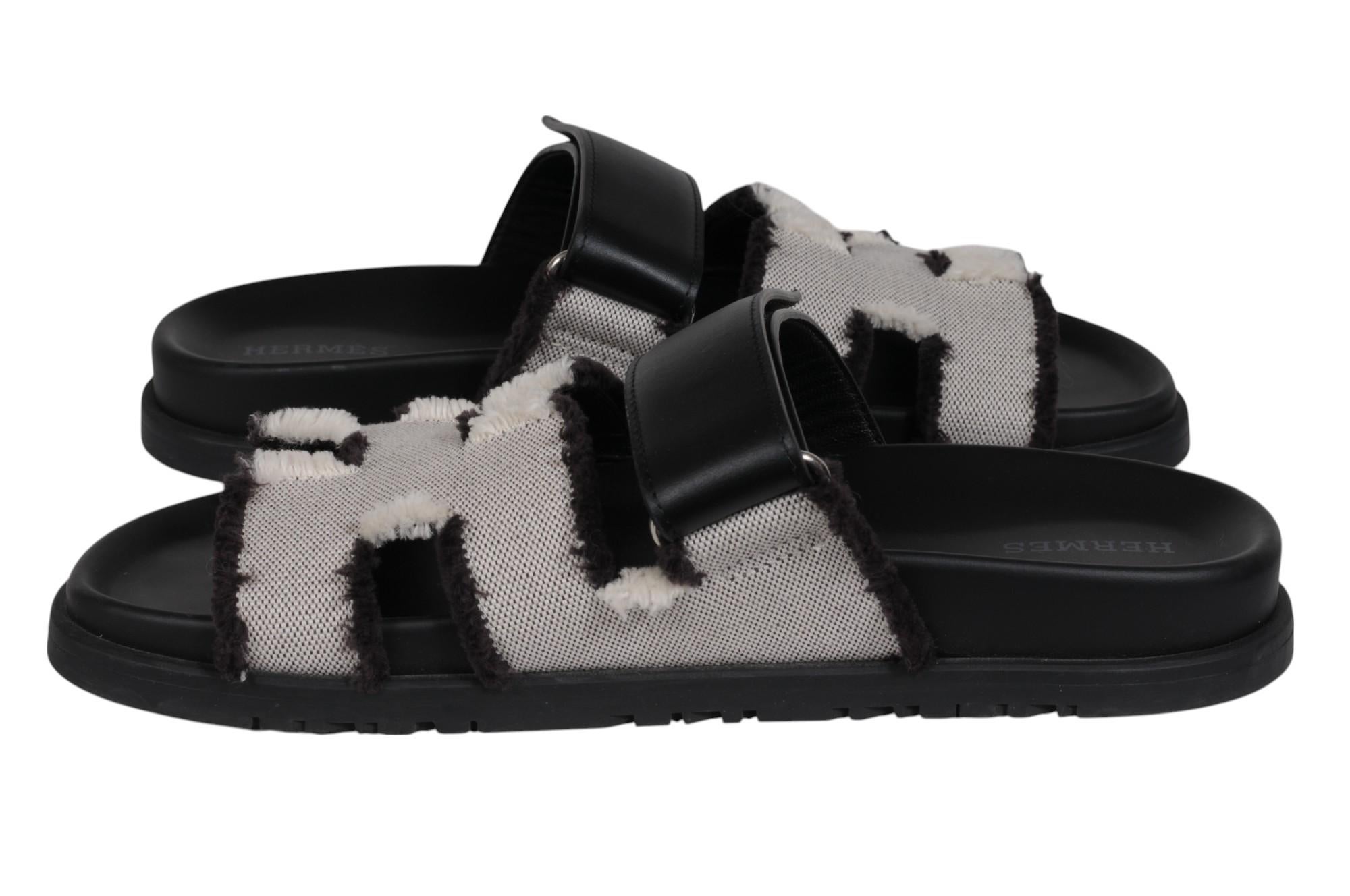 Hermes Womens Chypre Sandal Size US 7 EU 37 Fringed Prunoir Black Grey Tan en vente 4