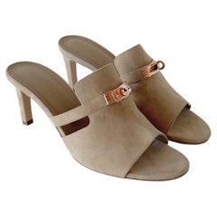 Beige Wildleder-Sandalen für Damen von Hermès mit Rosengoldschnalle, Größe 38,5