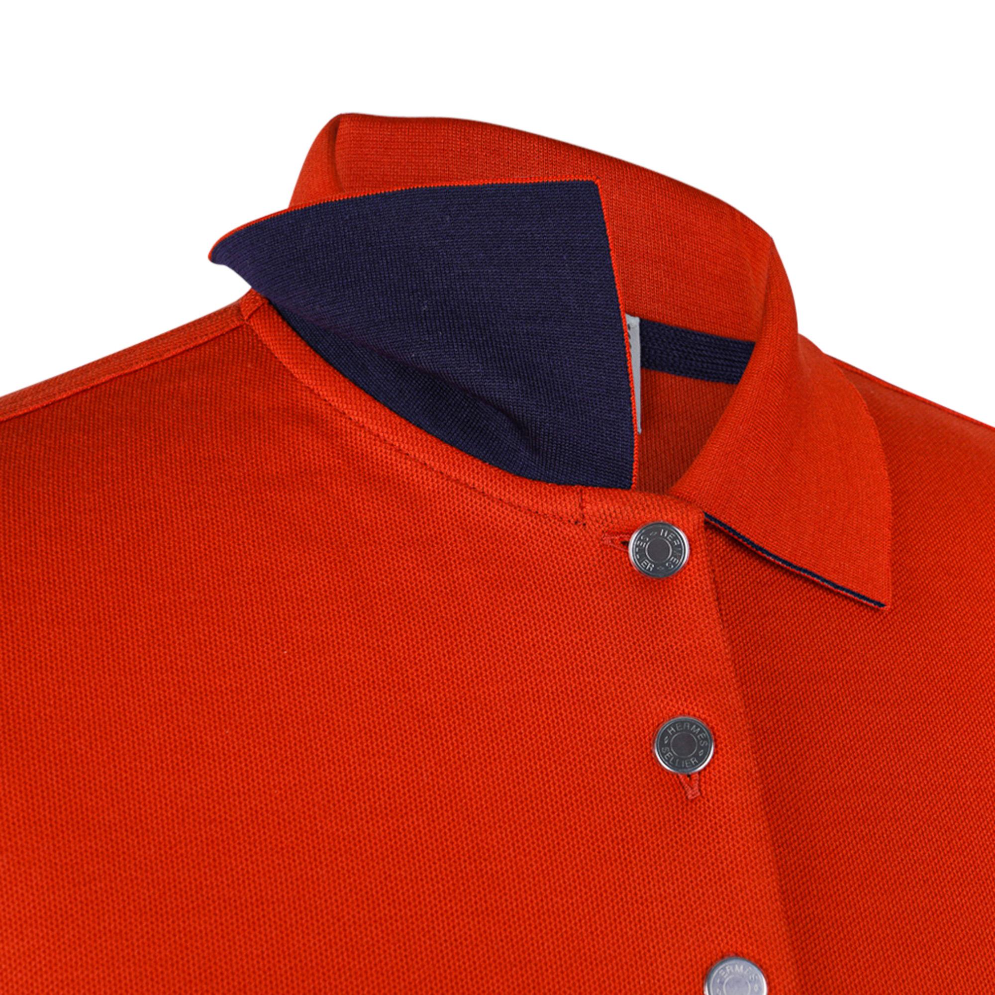 Mightychic offers an Hermes Women's Double Jeu Technical Polo features in Orange Feu with Navy Edging.
Contrasting Navy edging on collar, sleeve and on vents.
Designed for the rider in a straight cut with breathable fabric.
Interior is cotton that