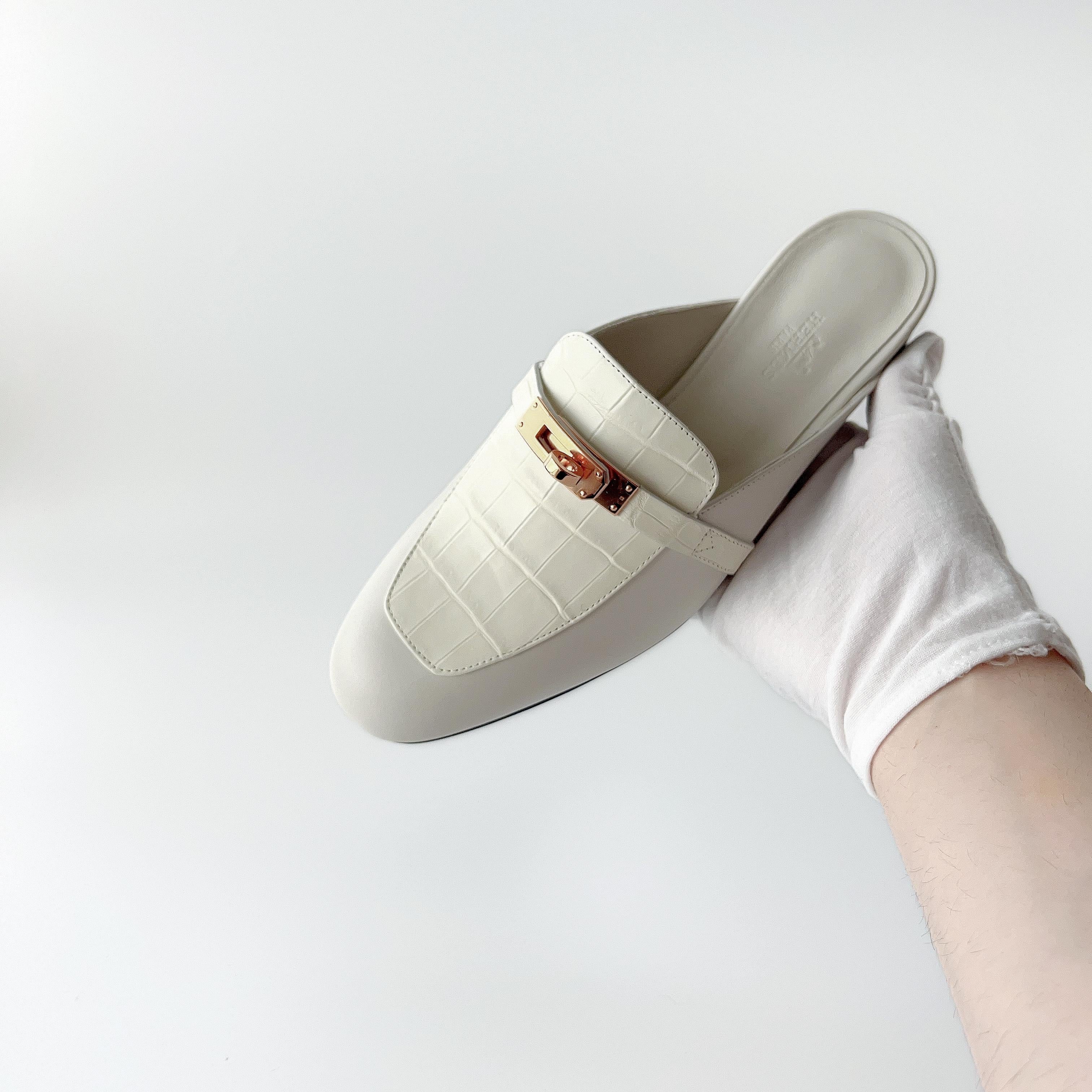 Please Note We Can Only Ship This Item In The UK

---

Shop this very rare pair of Hermes Oz Mule Slippers in Beige Glaise Calfskin and White Croc Touch upper body. To make them even more special the beige glaise croc is complimented with rose gold