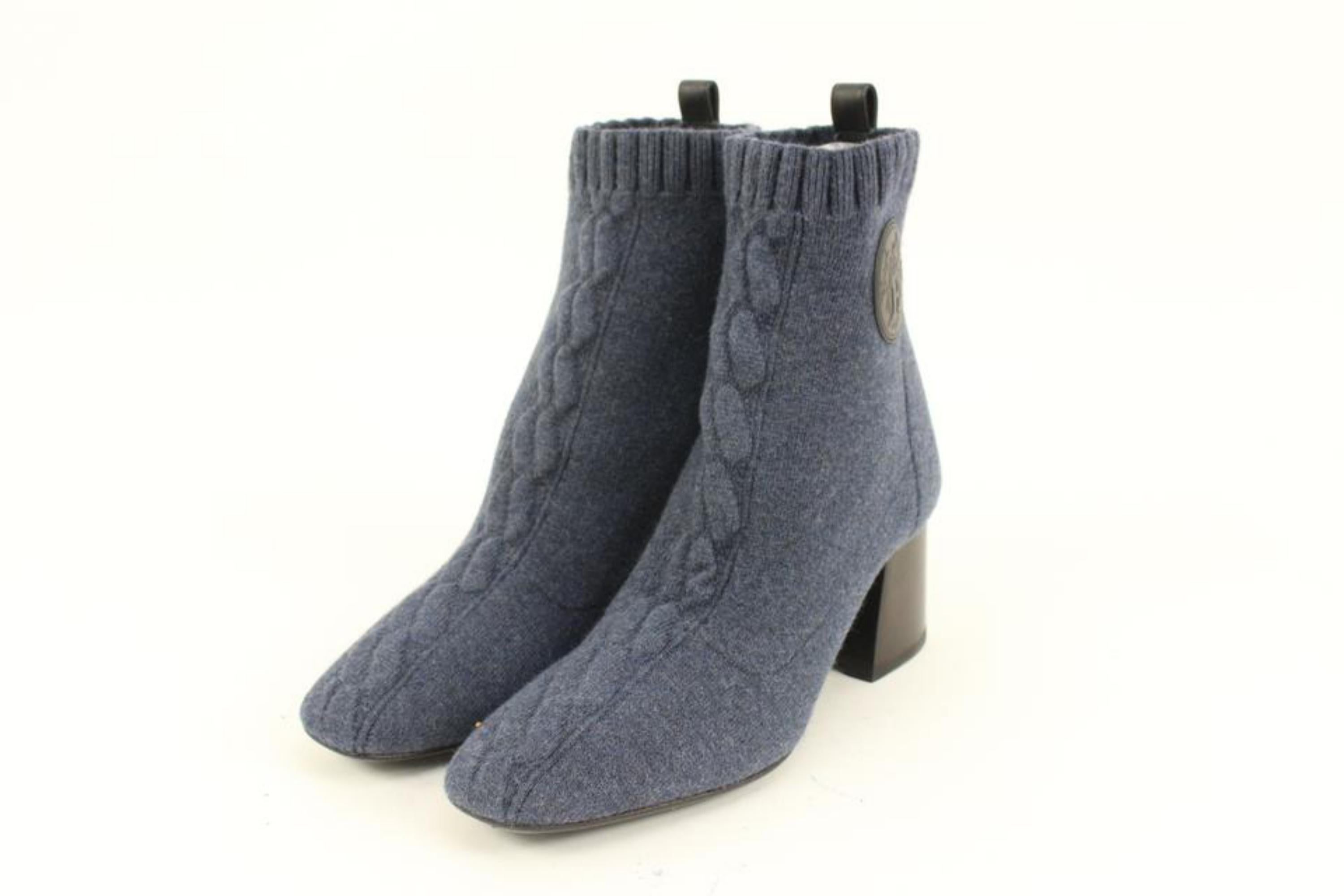 Hermès Women's Size 35 Blue Knit Fabric Volver 60 Ankle Booties 33h420s
Date Code/Serial Number: S212163Z210
Made In: Italy
Measurements: Length:  9