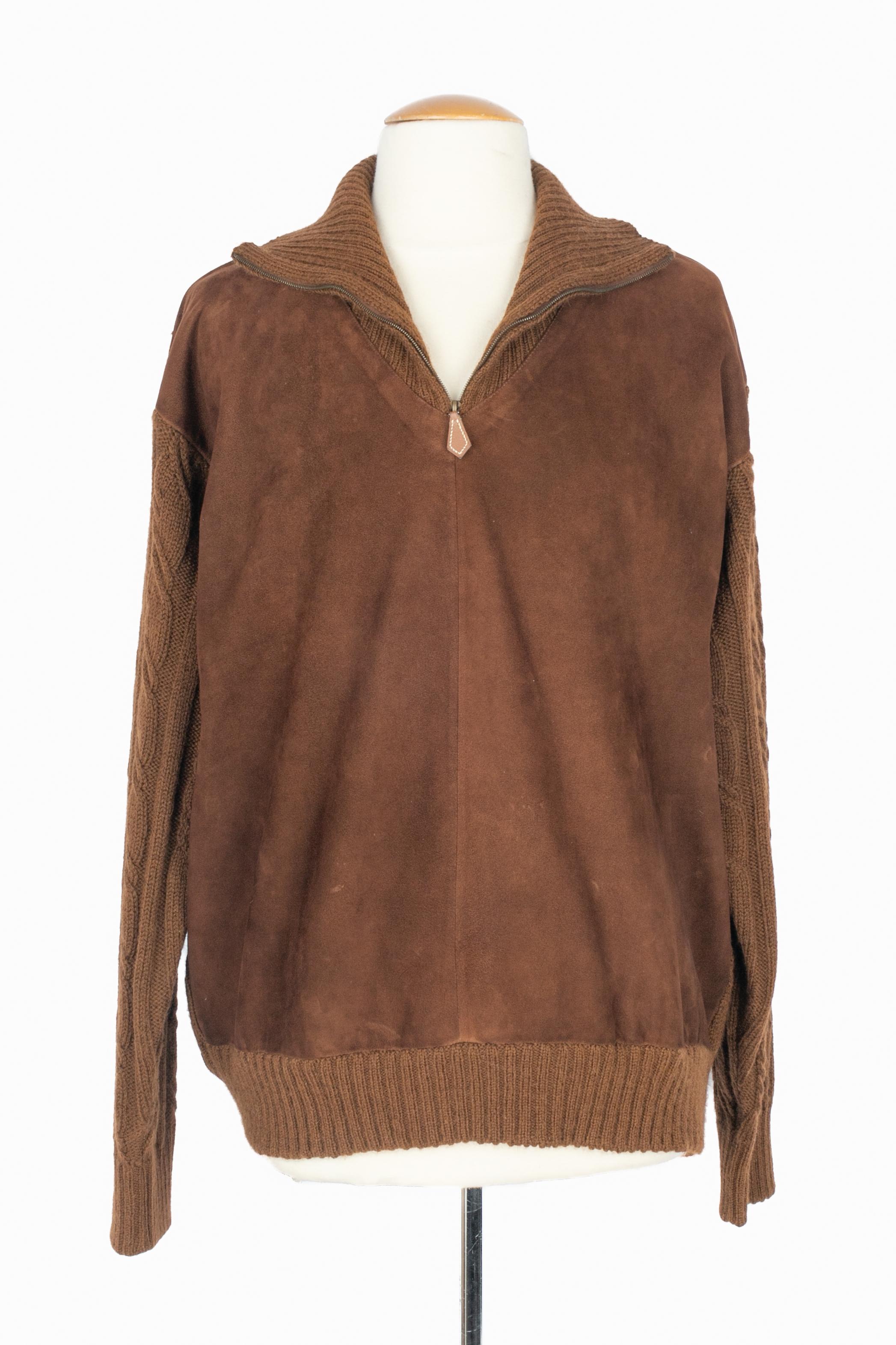 HERMÈS - (Fabriqué en France) Pull en laine et camel marron. Taille 48FR. Pièce des années 1990.

Condit :
Très bon état.

Dimensions :
Largeur des épaules : 54 cm - Longueur des manches : 64 cm - Longueur : 70 cm

SKU:HV30