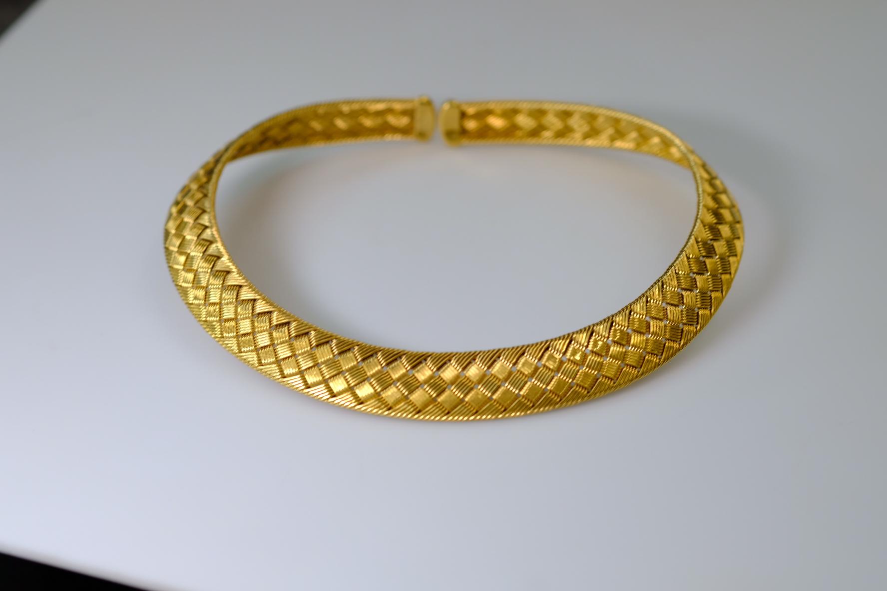 Women's Hermes Woven 18K Yellow Gold Vintage Collar French Necklace For Sale