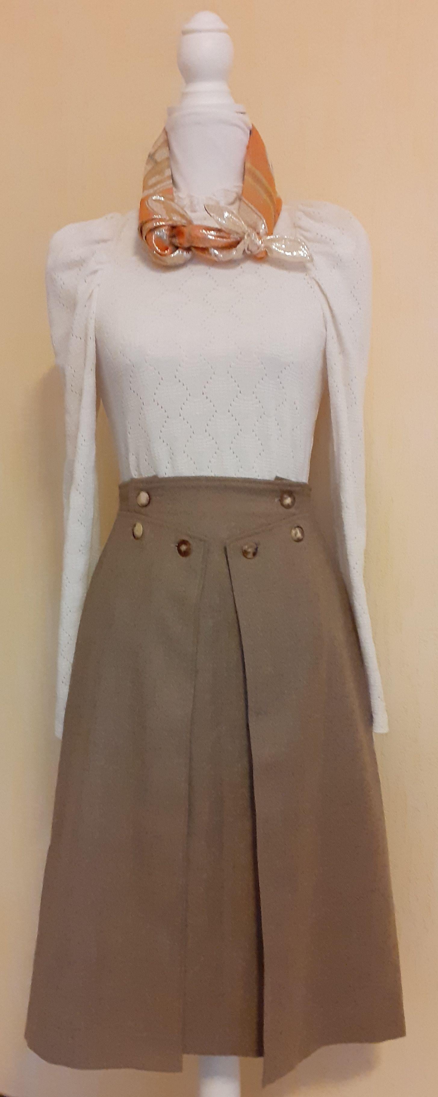 Hermès Wrap Skirt in Woll and Cashmere Size 36 Small For Sale 6