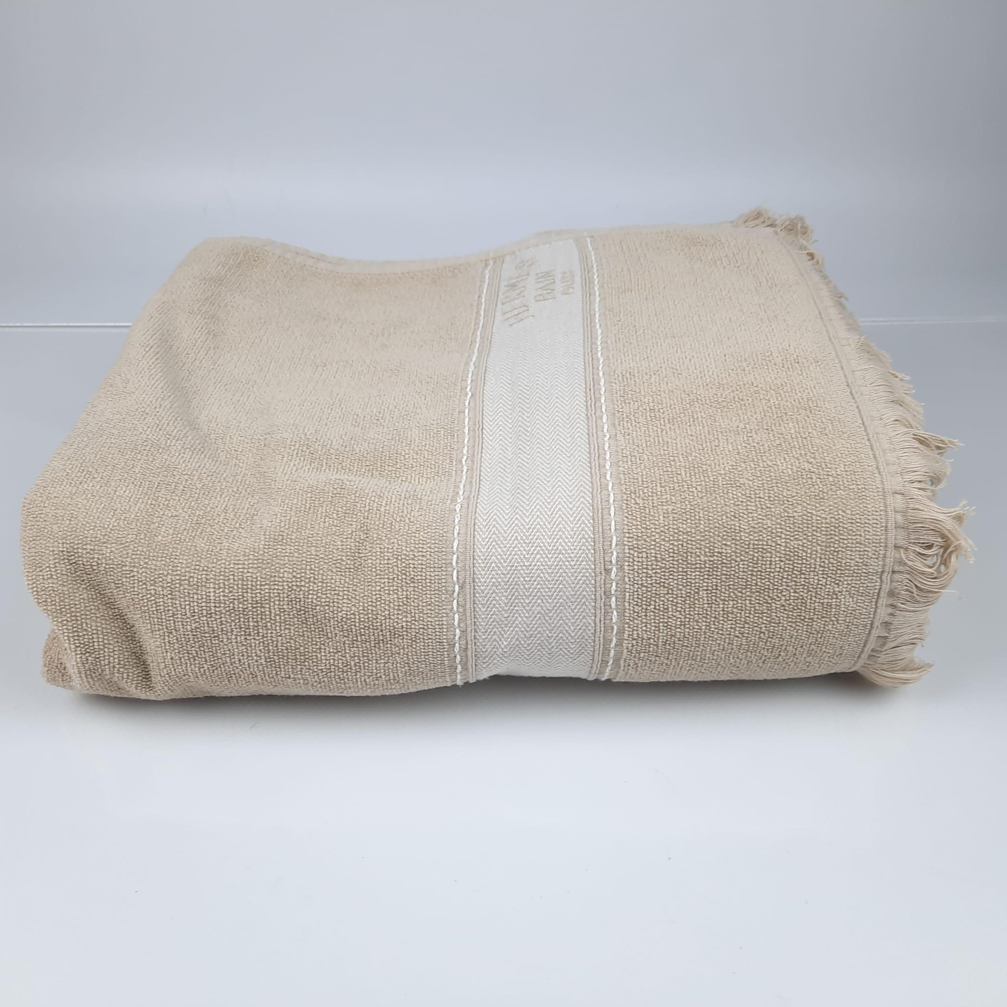 Color Sable
Beach towel in terry cloth with 