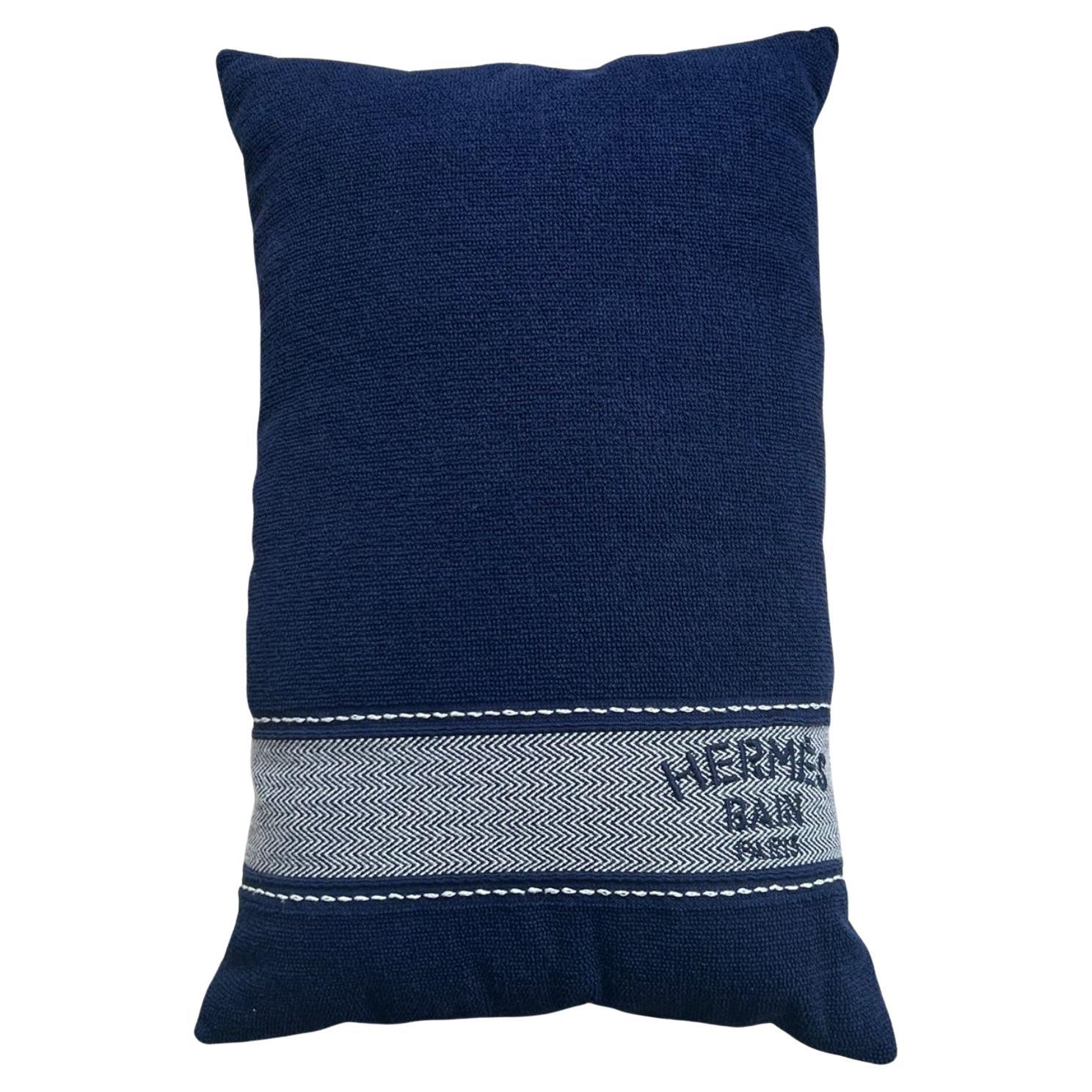 HERMÈS Yachting Uni Beach Pillow in Marine For Sale