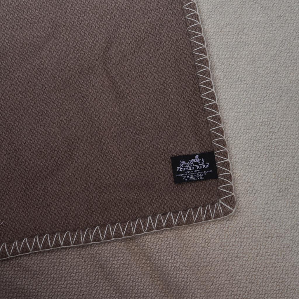 Hermes Yack 'n' Dye Ombre Cashmere Blanket Gris In New Condition For Sale In Miami, FL