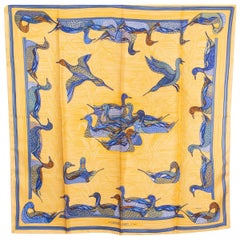 Sciarpa Hermes in twill di seta giallo e blu LA MARE AU CANARDS 90