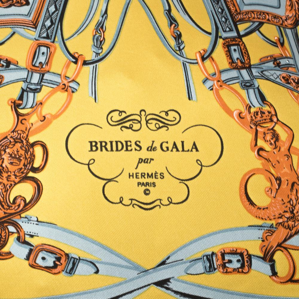 Hermès Yellow Brides de Gala Silk and Leather MM Silky City Bag In Good Condition In Dubai, Al Qouz 2