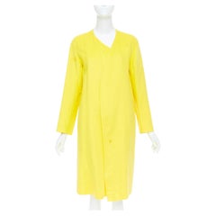 Manteau long minimaliste à col asymétrique en cachemire jaune HERMES, coupe cache-cœur, taille FR36 S