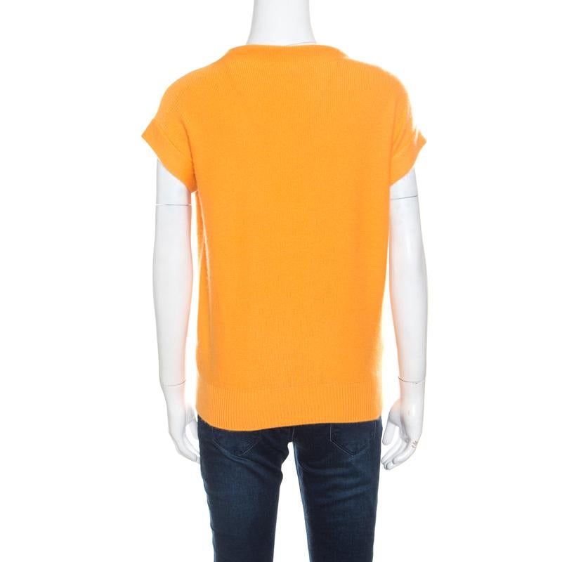 Hermes brings you this lovely sweater to make you look very stylish and win compliments from one and all! The yellow creation is made of 100% cashmere and features a relaxed silhouette. It flaunts a round neckline and short sleeves. Pair it with