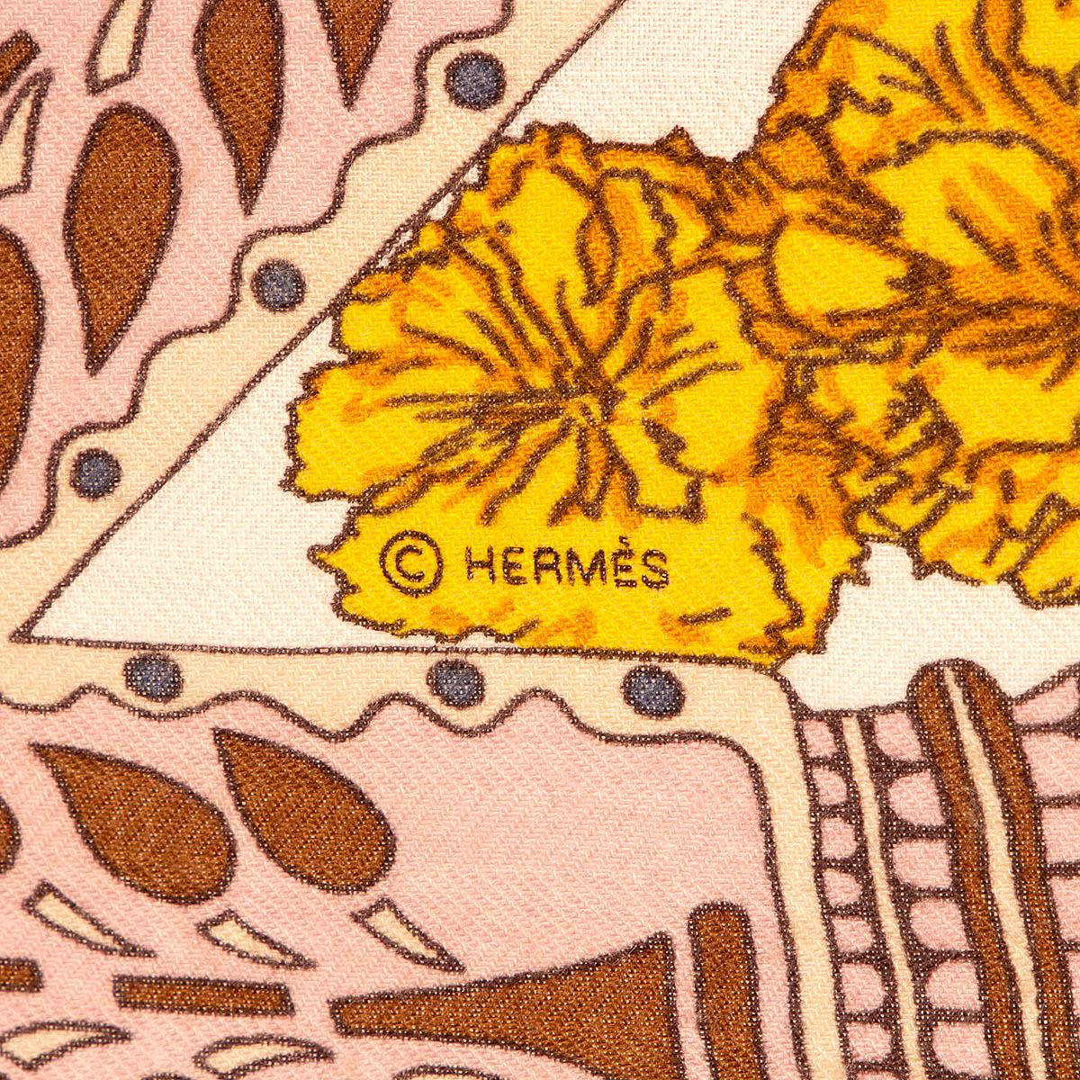 HERMES yellow cashmere silk LA DANSE DU CHEVAL MARWARI 140 Scarf Jaune Vif Blanc For Sale 2