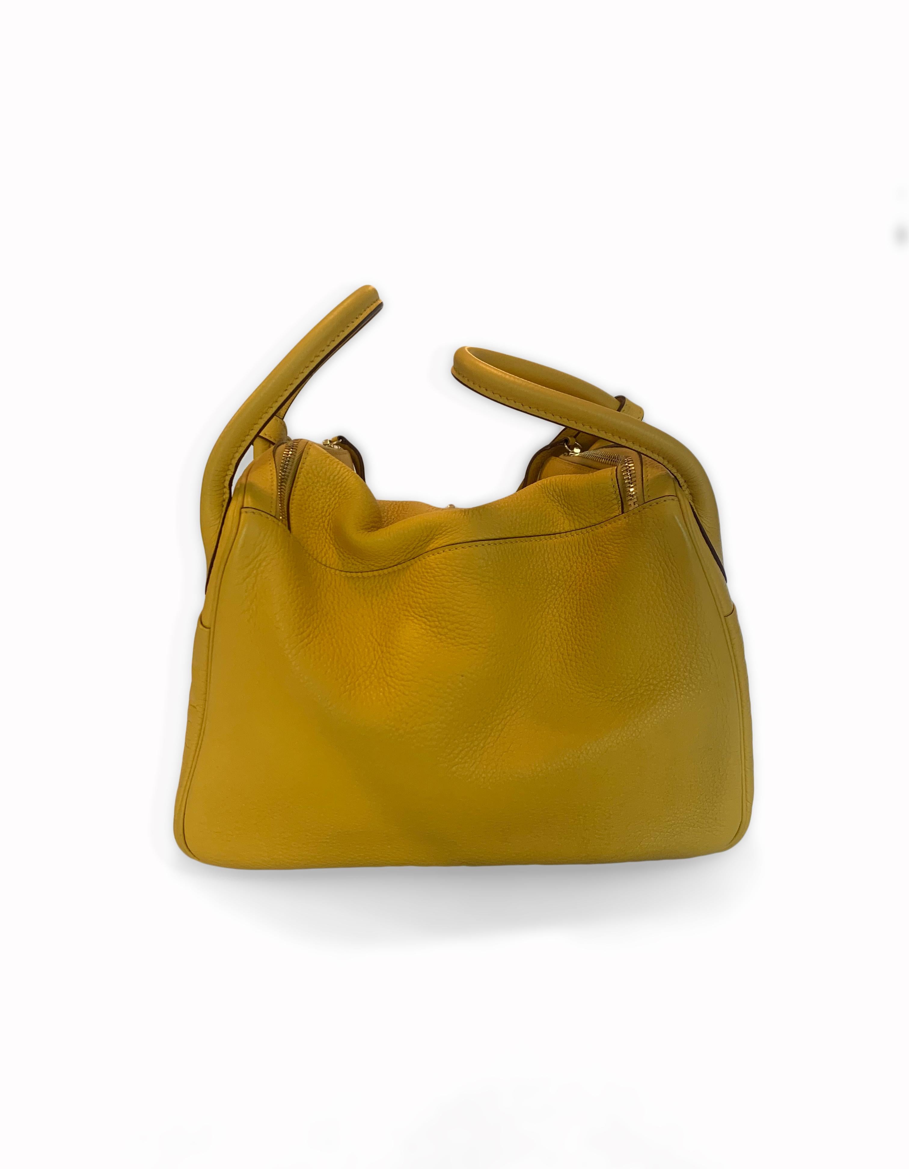 Hermes Yellow Clemence Leather Lindy 30cm Bag In Good Condition In New York, NY