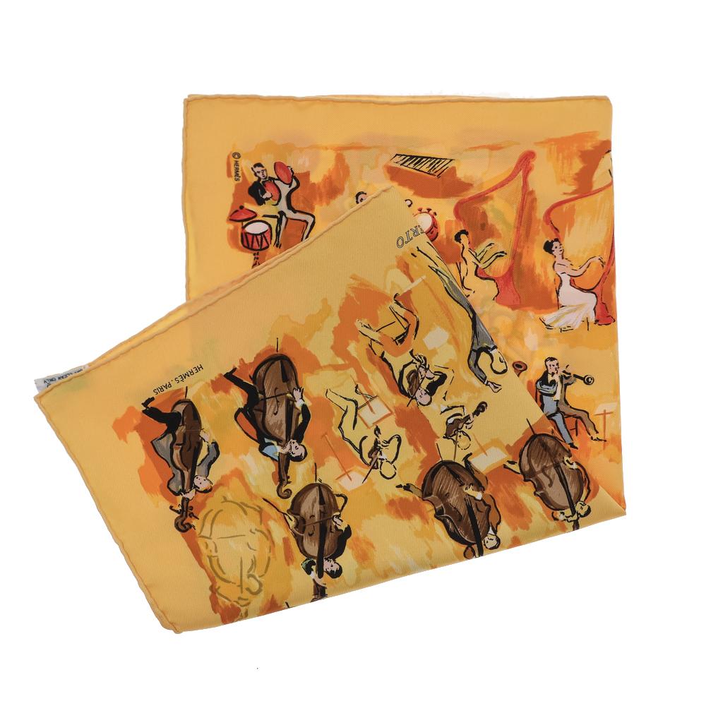 Refresh your summer outfits by accessorizing with this beautiful scarf from the House of Hermes. Tailored using yellow Concerto Gavroche silk fabric, this scarf has a silhouette measuring 41 cm x 42 cm. Colorful and exuberant, this Hermes scarf will