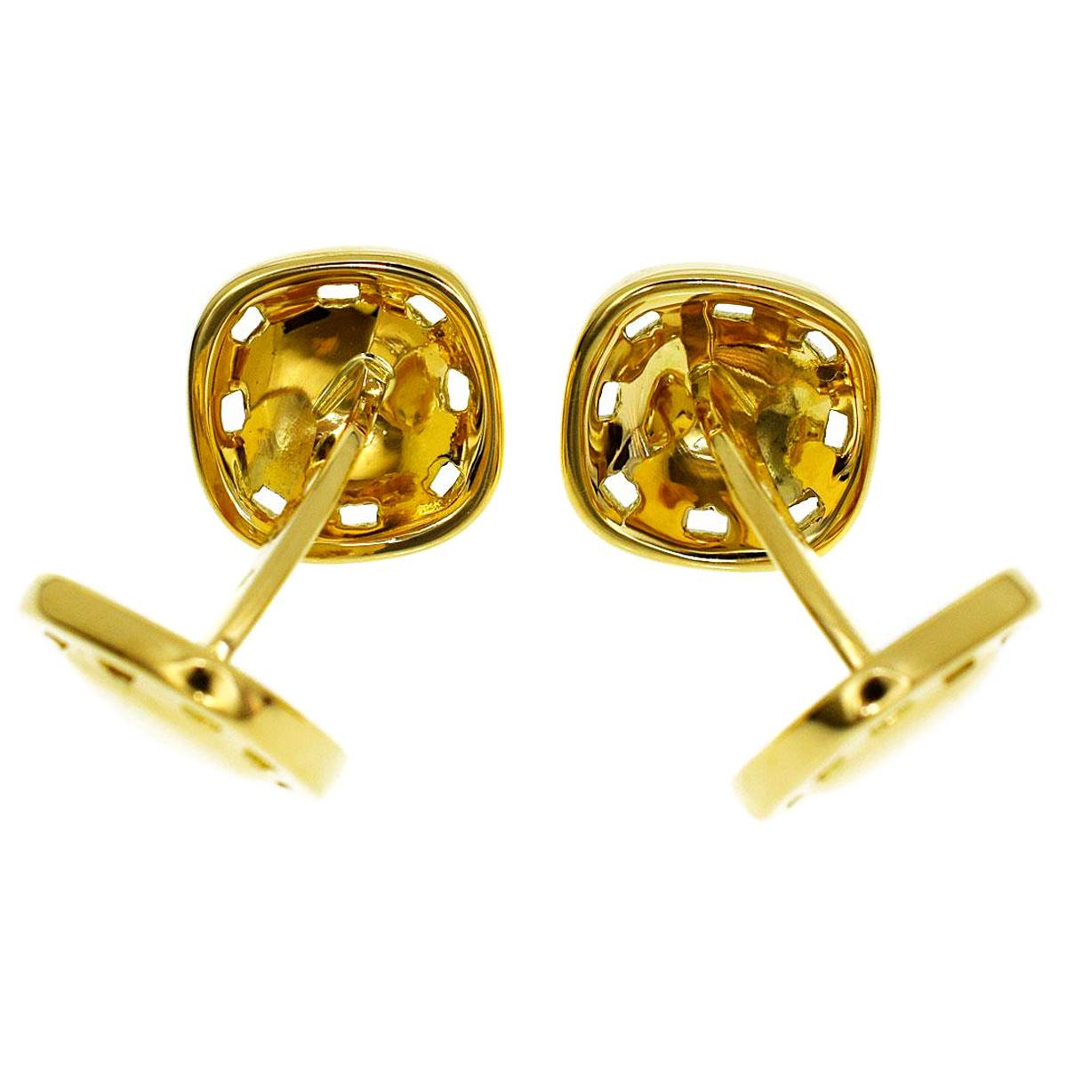 A chic pair of vintage Hermes cuff links featuring a high polished 18k yellow gold finish.