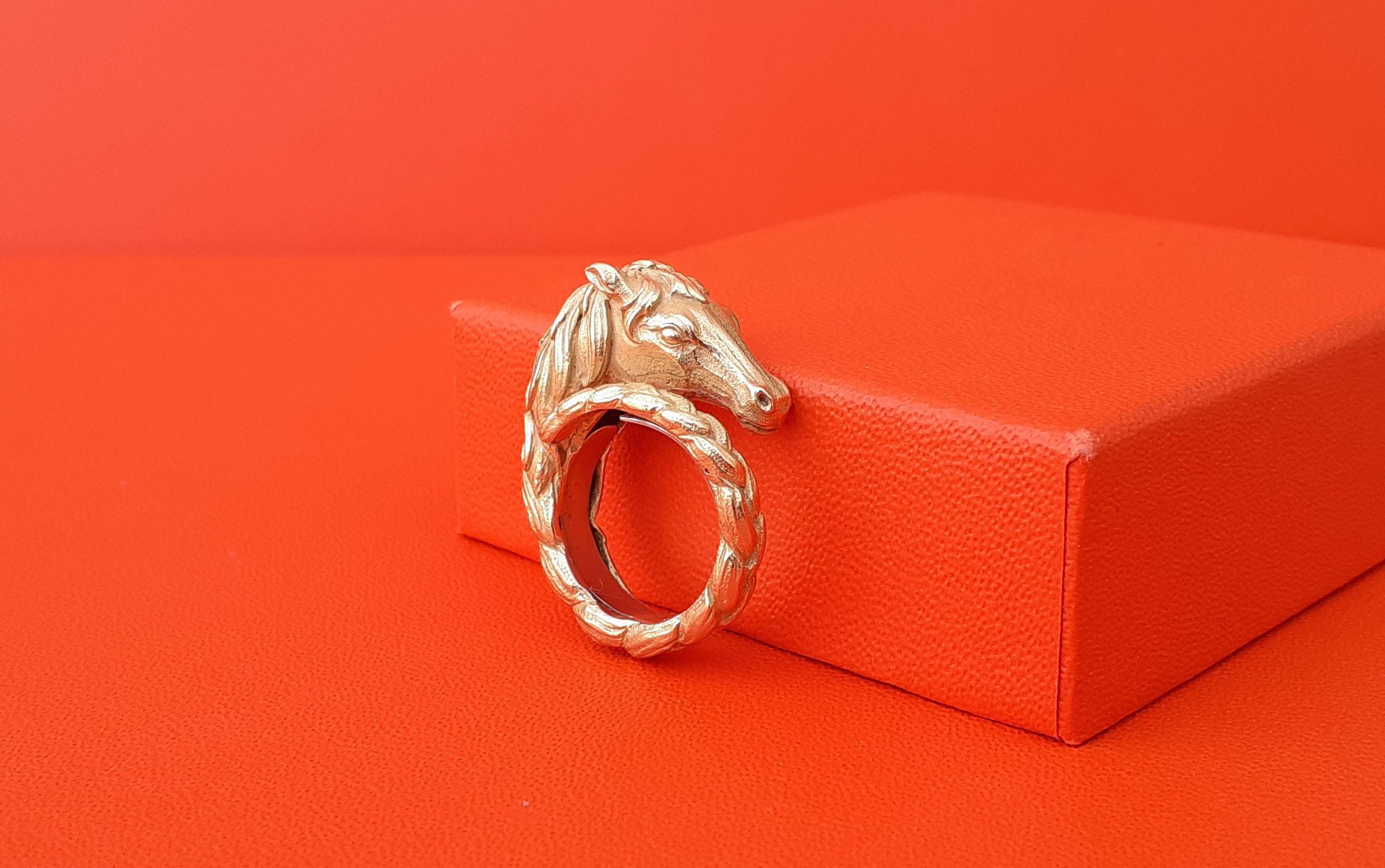 Bague en or jaune Hermès en forme de cheval en vente 2