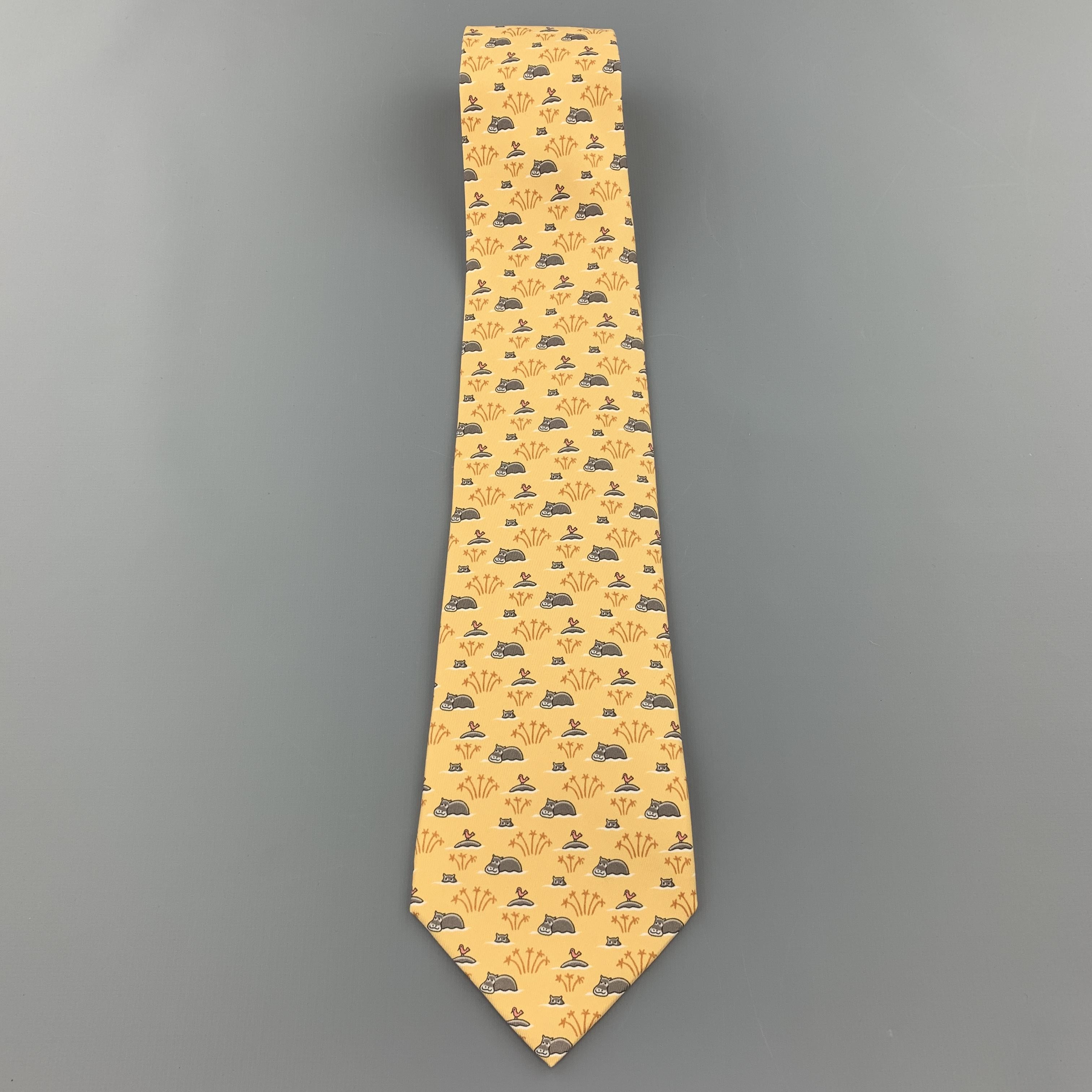 HERMES necktie comes in yellow silk twill with all over hippopotamus print. Made in France.

Excellent Pre-Owned Condition.

Width: 3.75 in.
