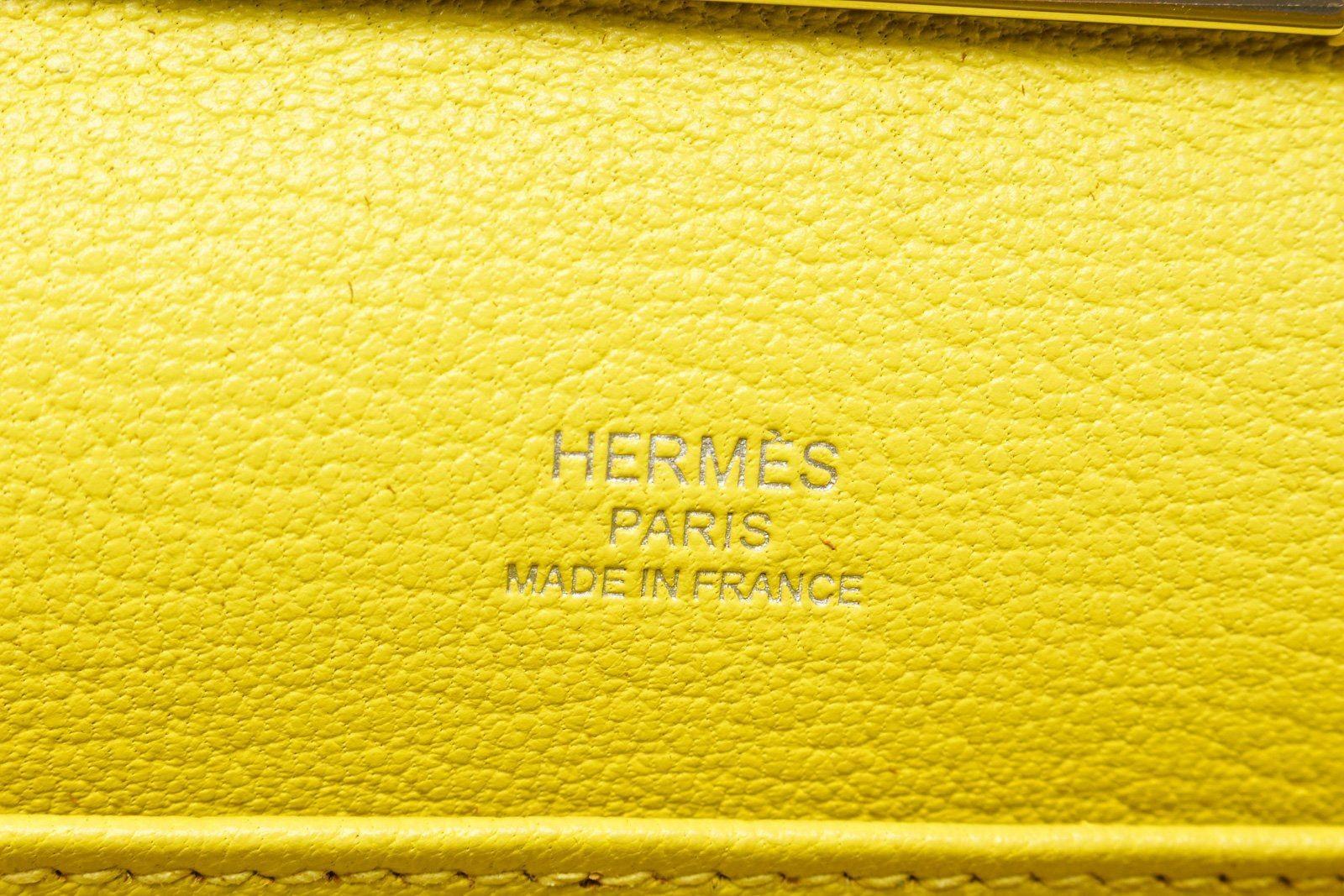 Hermes Yellow Leather Evercolor Clic-H 21 Wallet In Good Condition In Irvine, CA