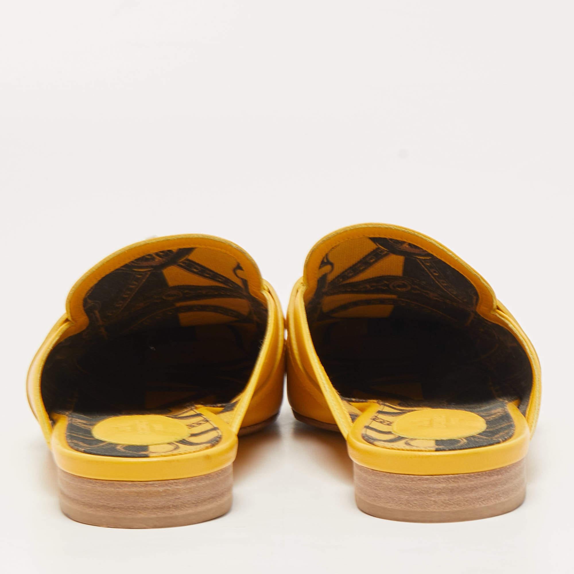 Hermes Yellow Leather Oz Flat Mules Size 41 In Good Condition In Dubai, Al Qouz 2