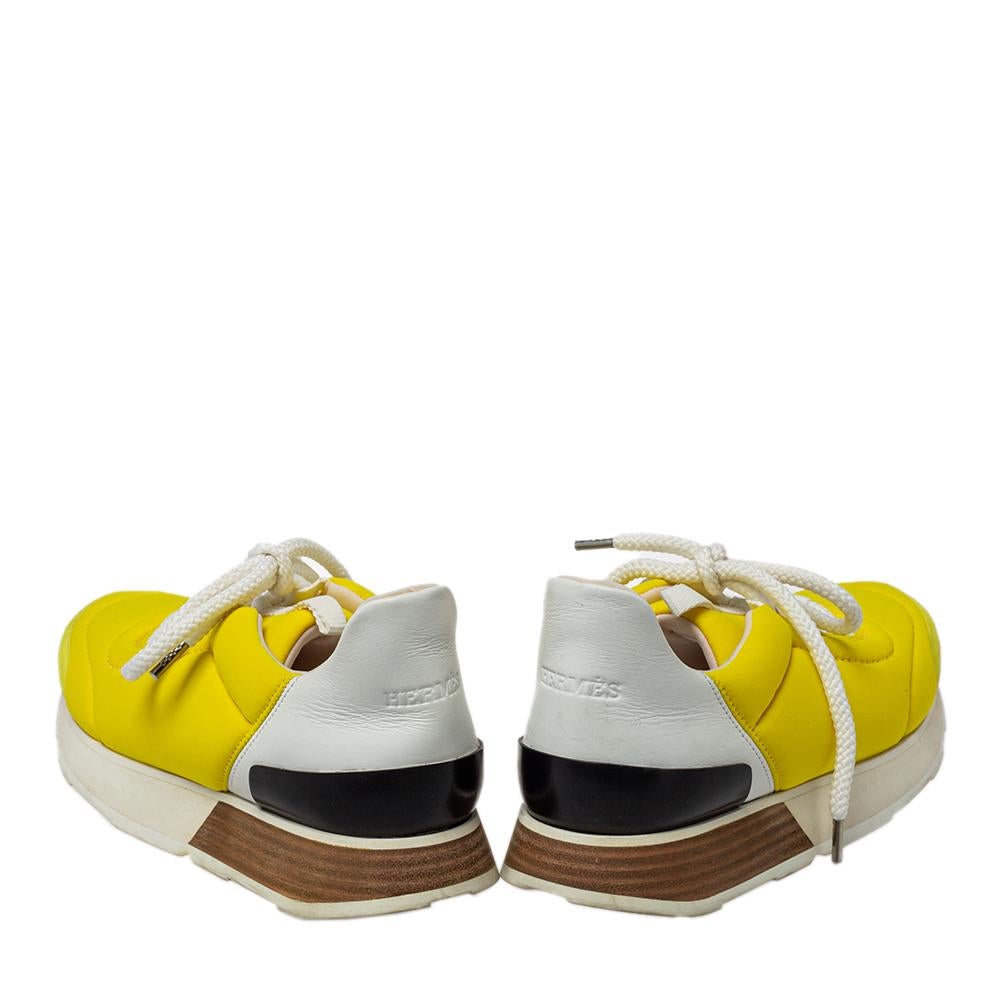 Gelbe Nylon- und Wildleder Miles Low Top Turnschuhe von Hermès Größe 38 im Zustand „Gut“ in Dubai, Al Qouz 2