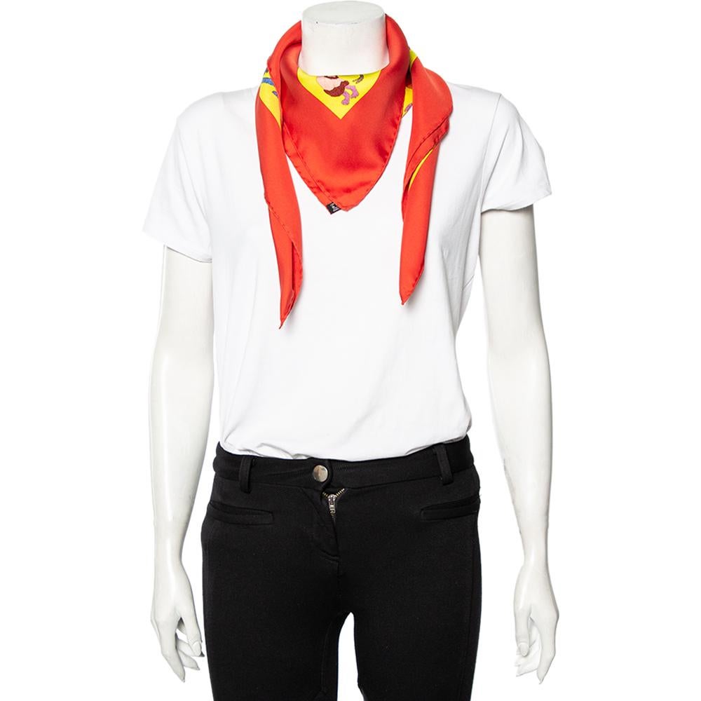 Made of silk, covered in luxurious Din Tini Ya Zue prints, and finished with neatly hemmed edges. This Hermes square silk scarf can be worn around your neck, as a headscarf, or with your bags.
