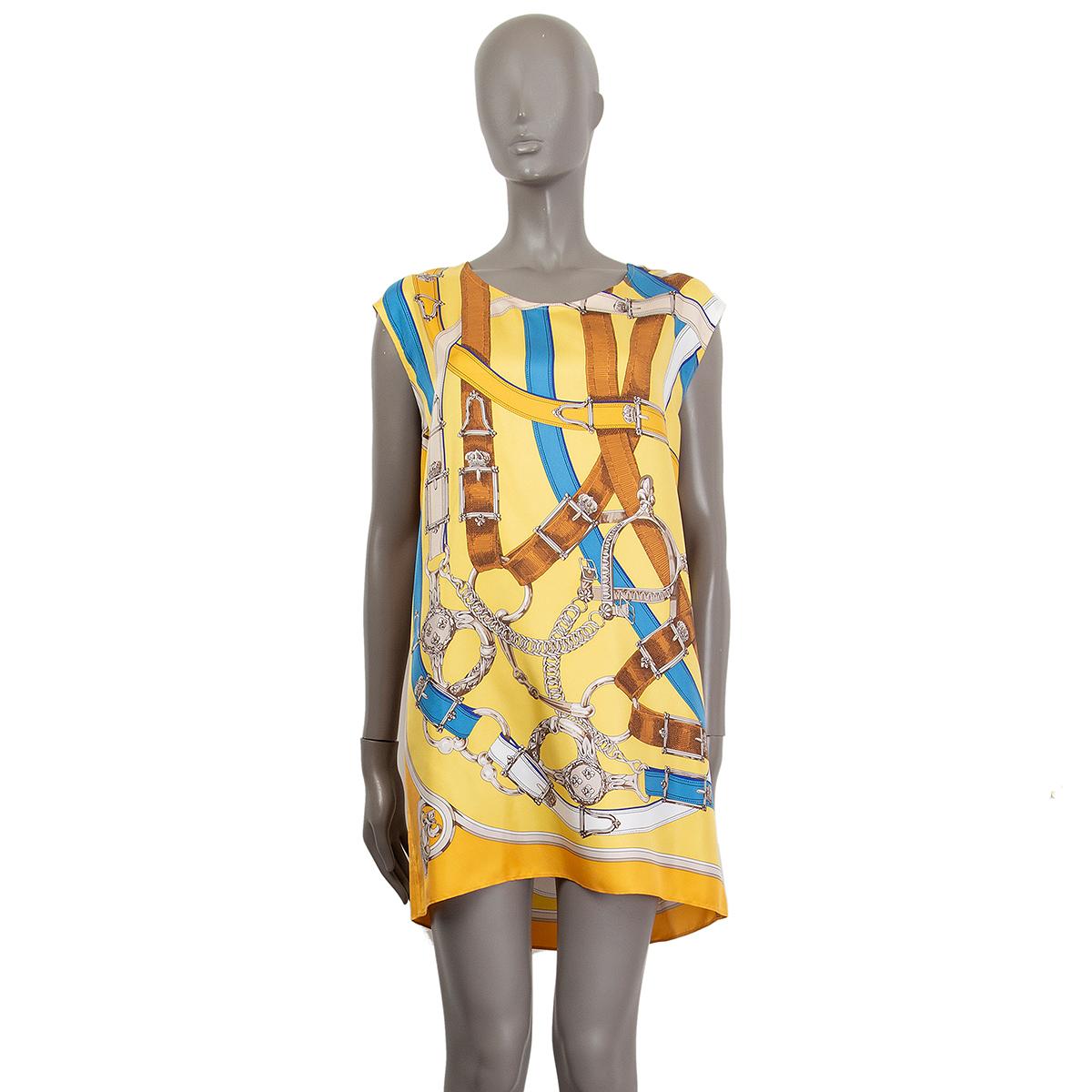 Hermès  'Cavalcadour Twill' tunic jaune d'or silk (100%) with a round neck. Unlined. Has been worn and is in excellent condition. 

Tag Size 40
Size M
Shoulder Width 39cm (15.2in)
Bust From 114cm (44.5in)
Waist From 114cm (44.5in)
Hips From 114cm