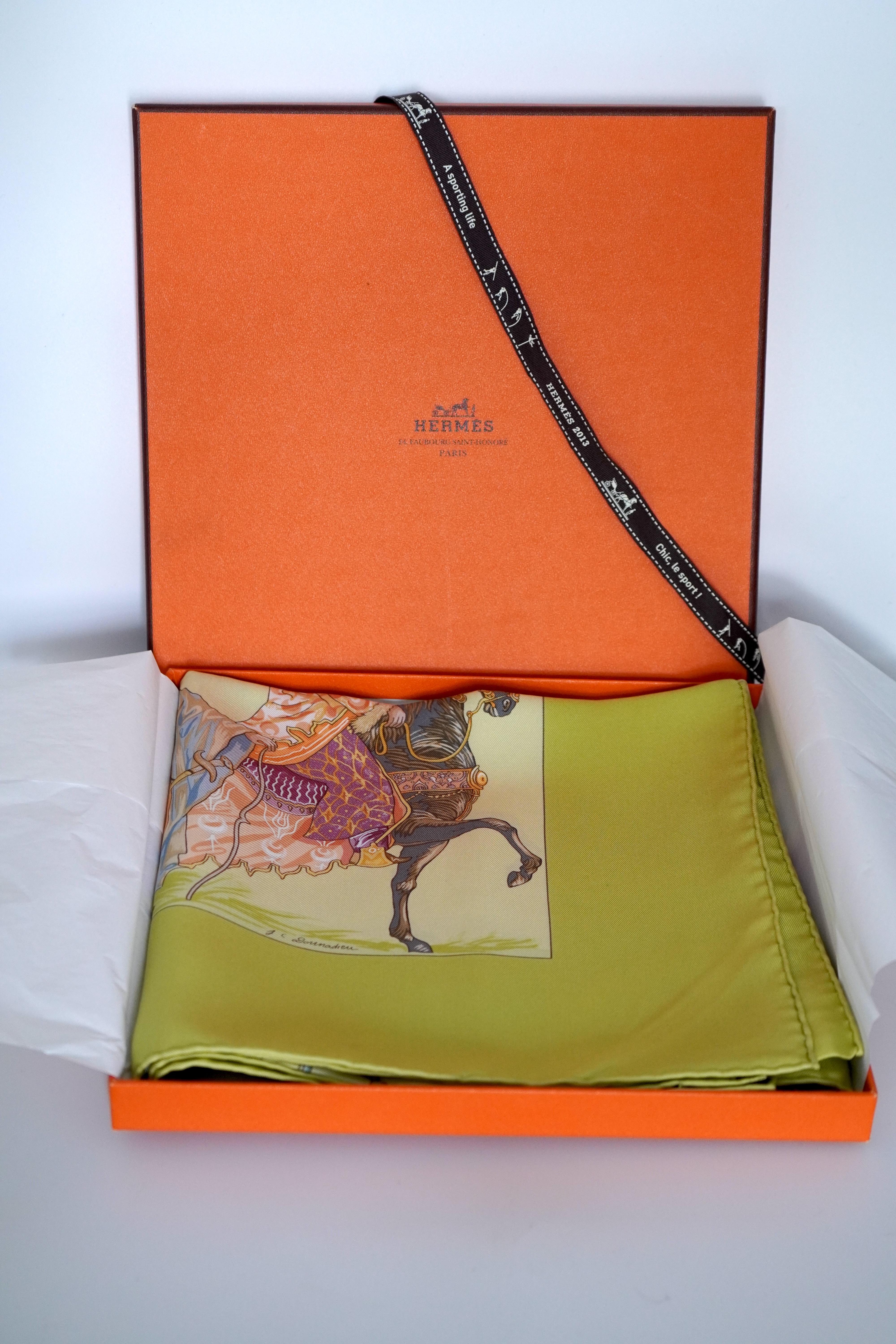 Hermes scarf carre 90 yellow Turqvieries En L’Honneur de Mr et T. Silk scarf by Jean-christophe Donnadieu
Great condition
Comes with box