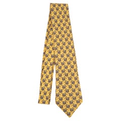 Cravate en soie jaune d'Hermès illustrée de tambourins