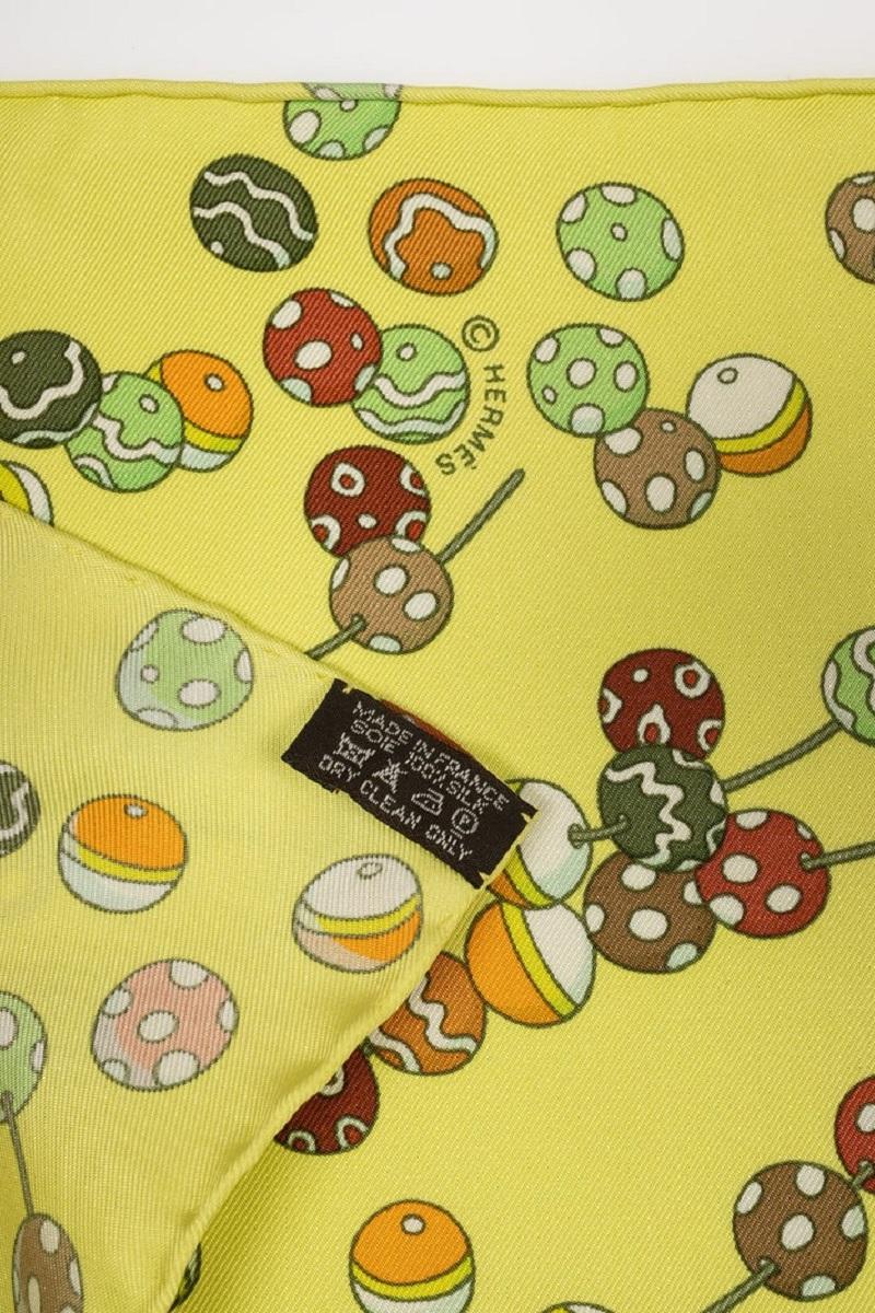 Hermès Yellow Silk Twill Foulard/Scarf 'Dancing Pearls', 2008 In Excellent Condition For Sale In SAINT-OUEN-SUR-SEINE, FR