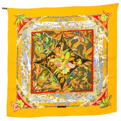 Gelber quadratischer Seidenschal von Hermes in Tropiques