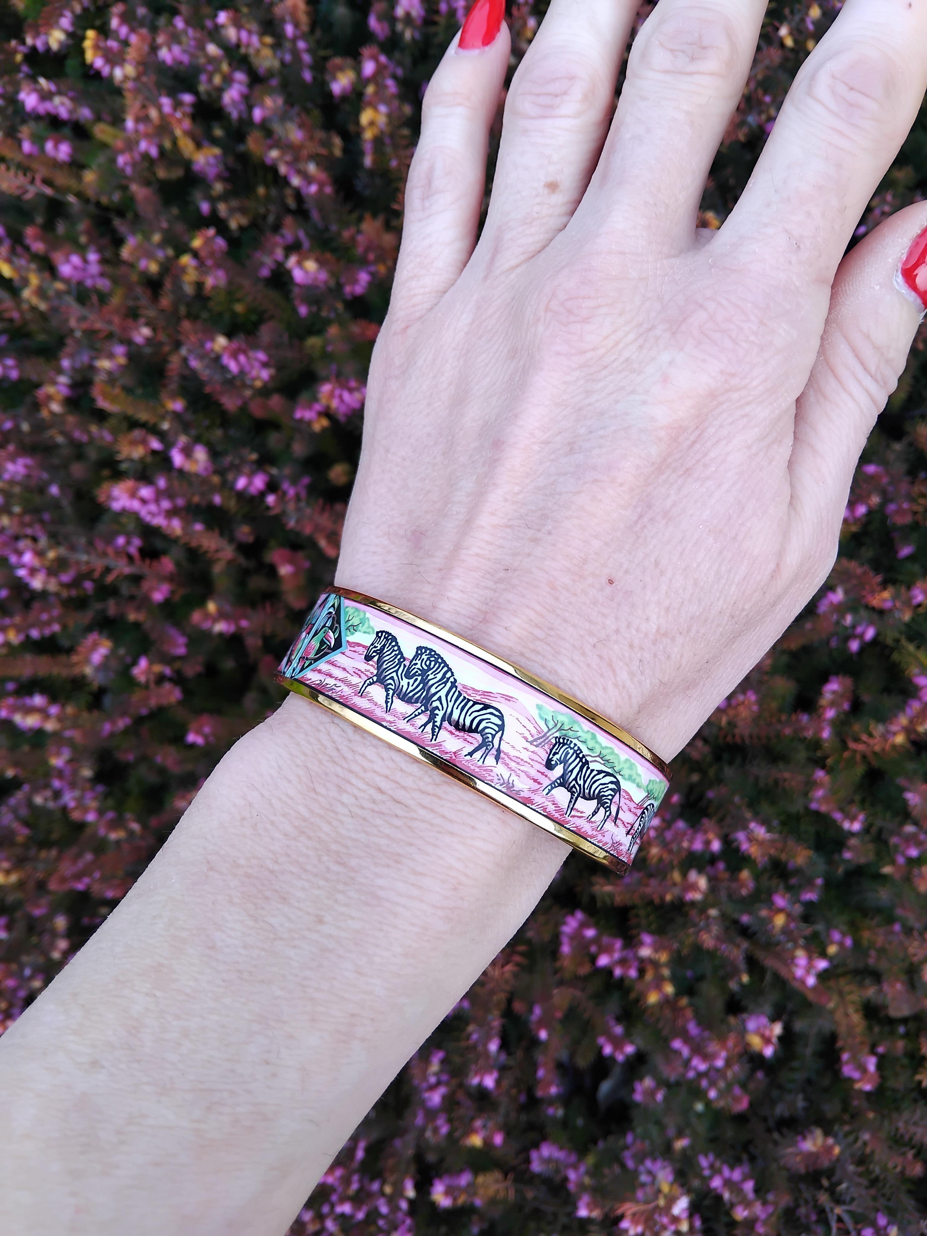 Hermès Zebras Toucans Tropiques Gold Hdw Enamel Bracelet Pink Size 70 For Sale 10