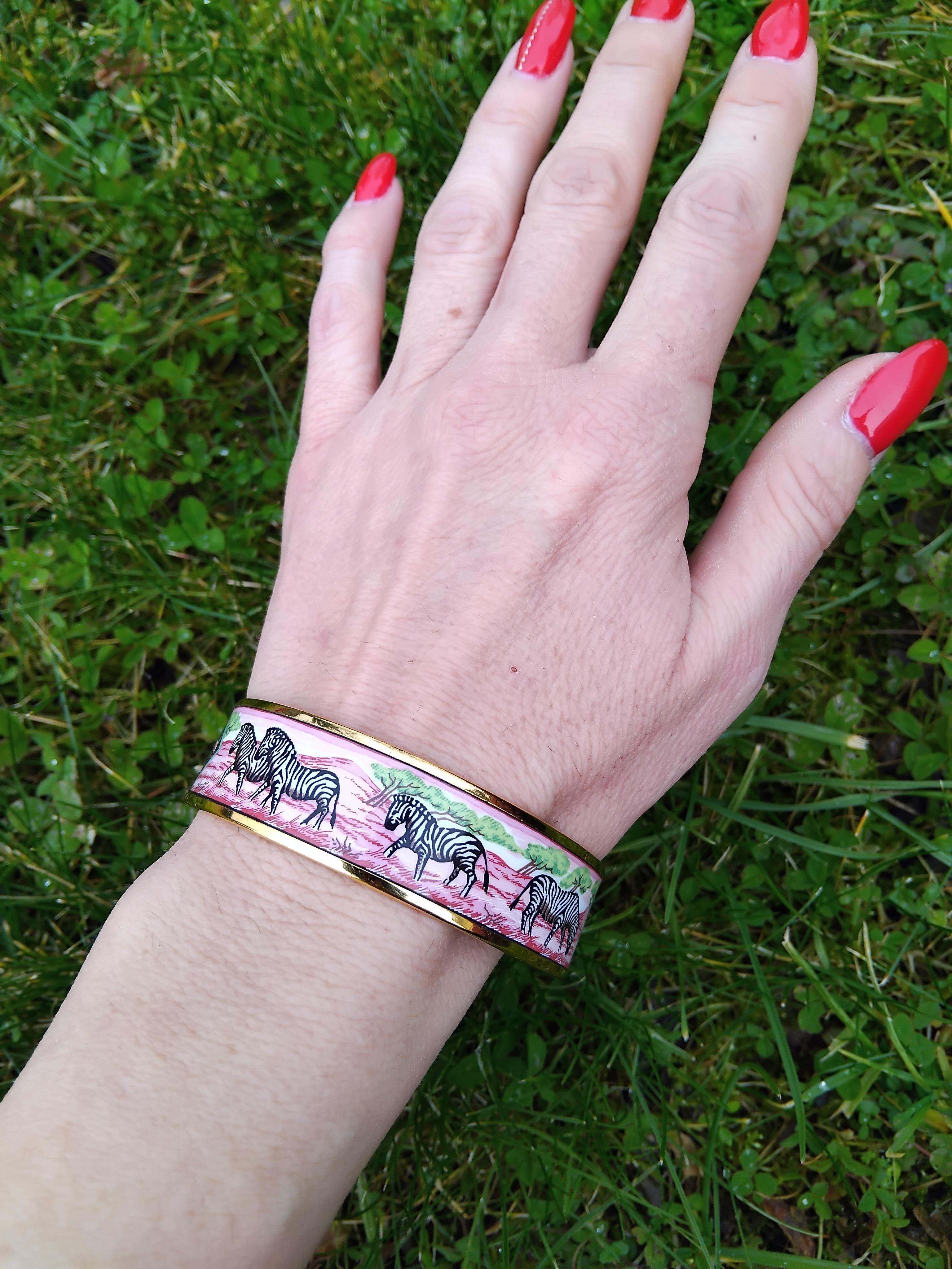 Hermès Zebras Toucans Tropiques Gold Hdw Enamel Bracelet Pink Size 70 For Sale 15