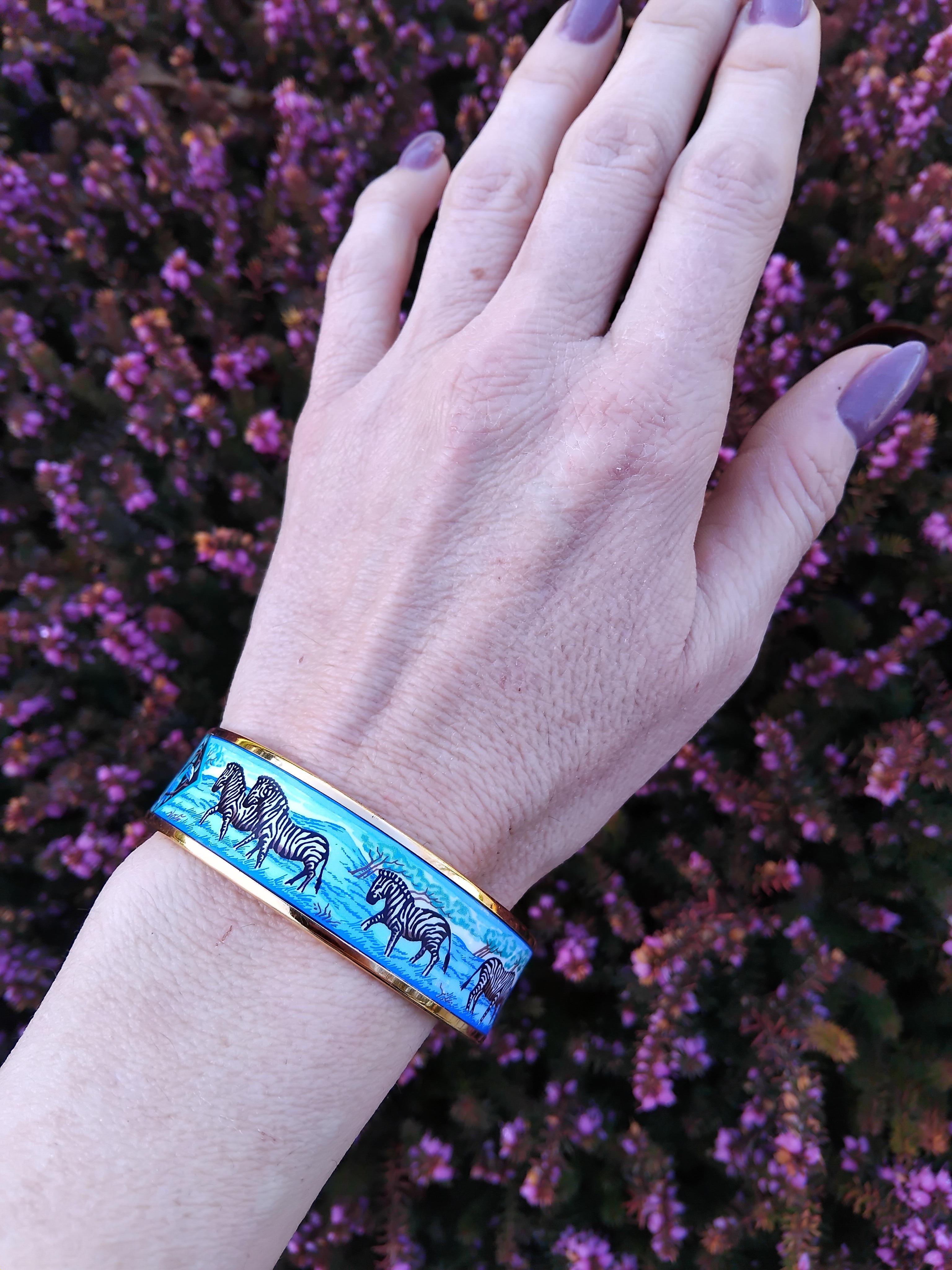 Hermès Zebras Tropiques Print Oro Hdw Esmalte Pulsera Talla 65 en venta 8