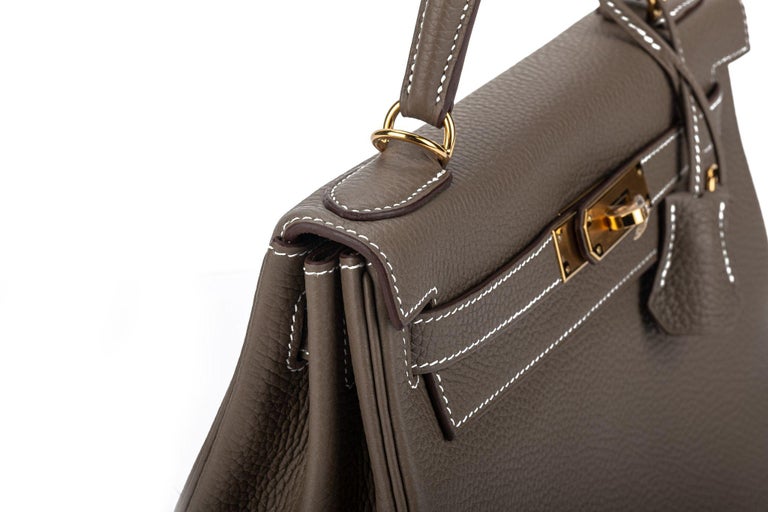 Hermès Kelly 28 cm Handbag in Etoupe Togo Leather