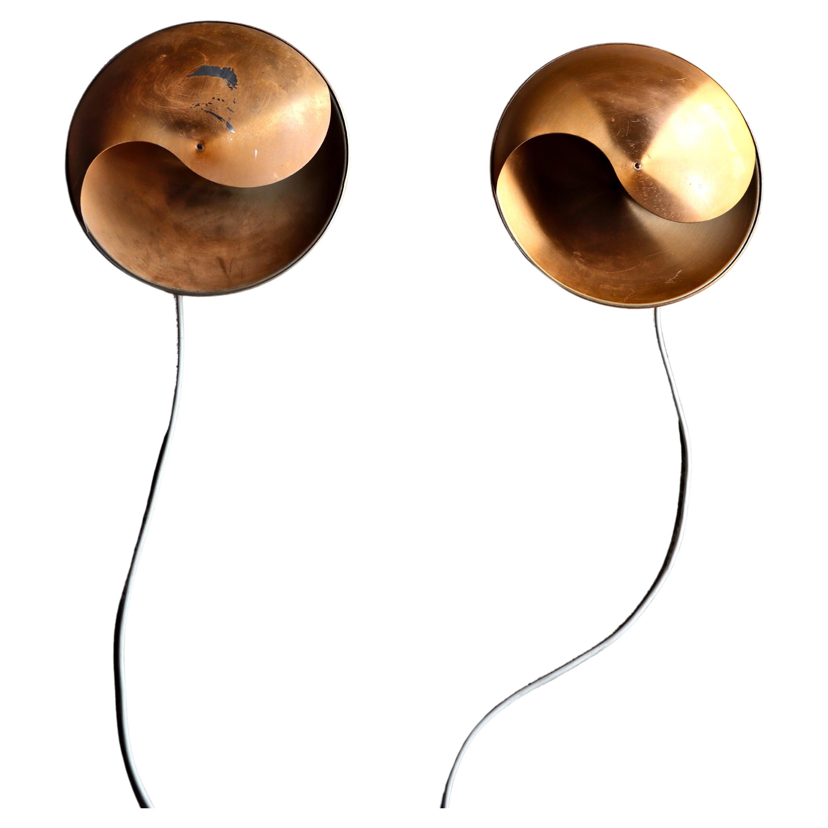 These cool wall lamps are called Yin Yang and are designed by Hermian Snijder de Vogel and produced by the Raak Amsterdam in the 1960s. 1 wall lamp is in good condition, the other one unfortunately has marks of usage and wrongful cleaning.