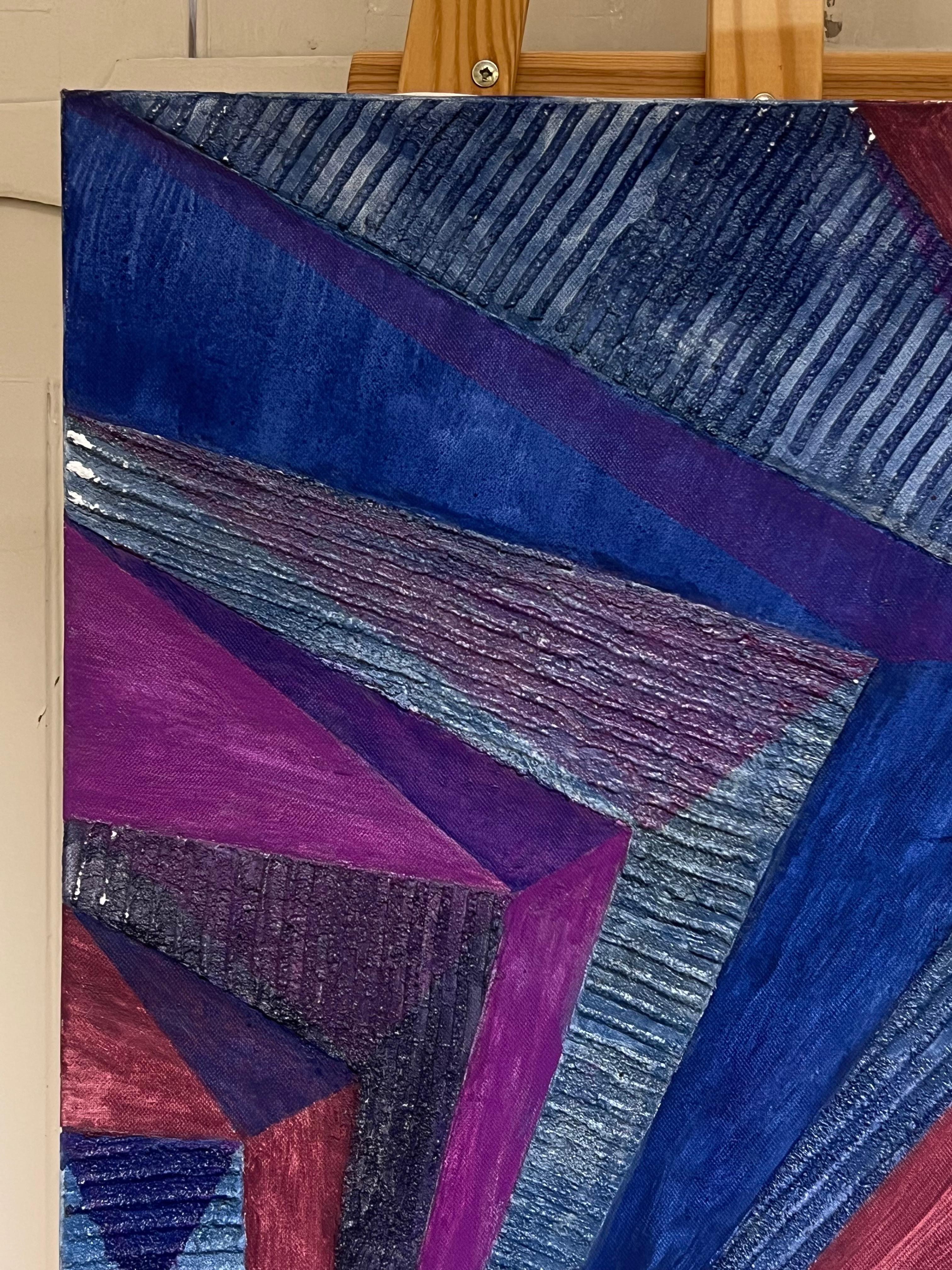 Grande pittura ad olio moderna francese di astrazione geometrica convergente firmata - Landscape Painting Viola di Hermine Roy