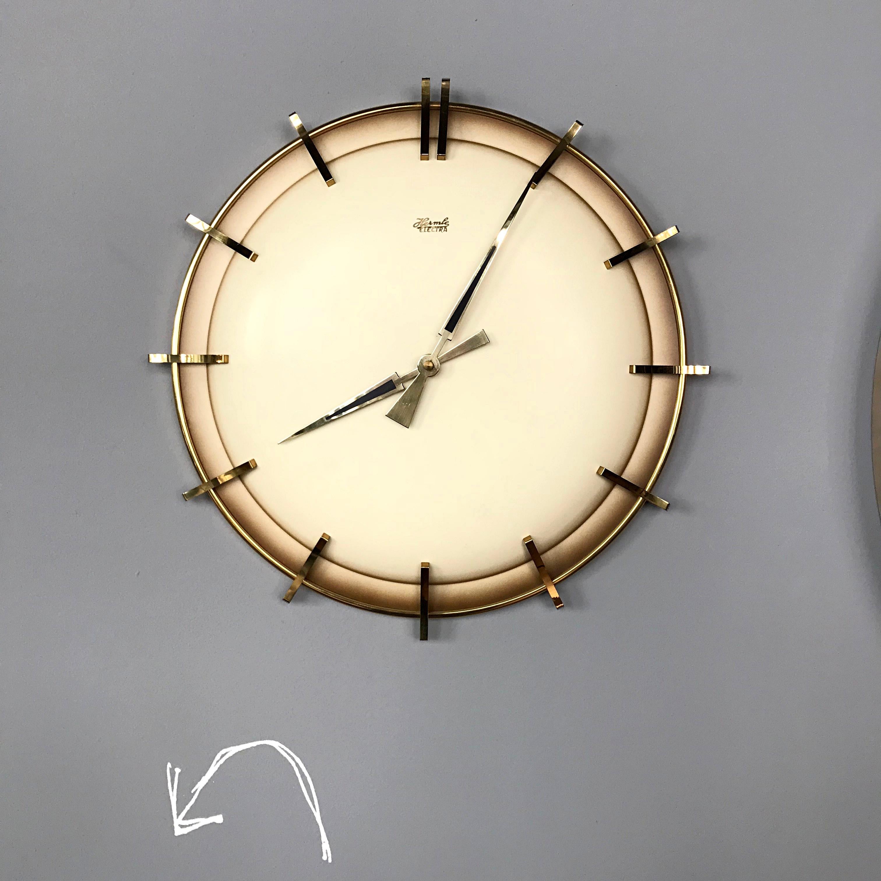 Hermle Electra Midcentury Brass Wall Clock, Germany, 1960s In Excellent Condition In Biebergemund, Hessen