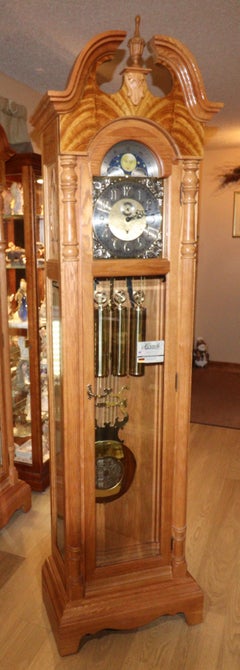 Horloge grand-père à phase de lune en Oak Oak rouge Hermle North America