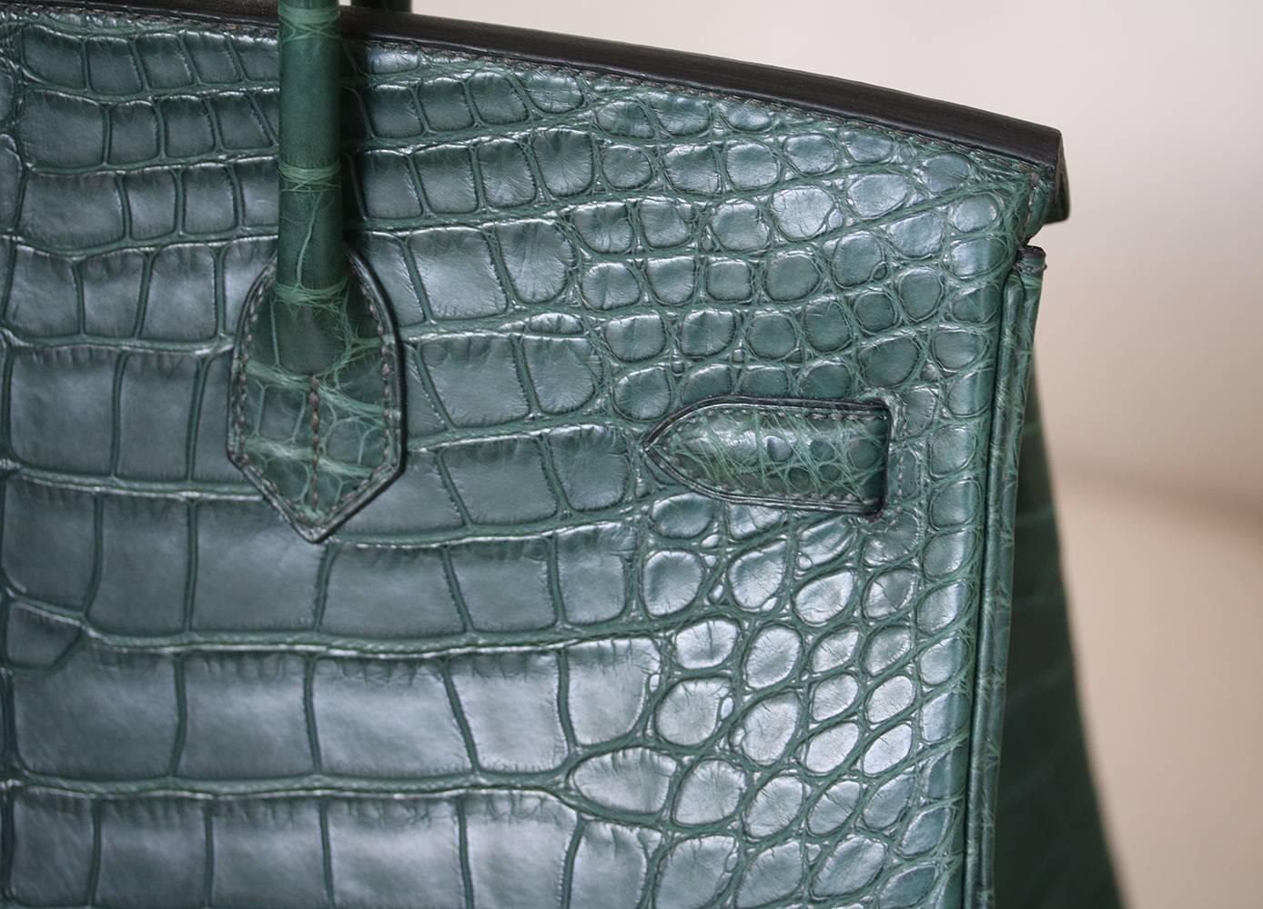 Women's or Men's Hermès 35CM Alligator Vert Titien Gold H/W Birkin Bag