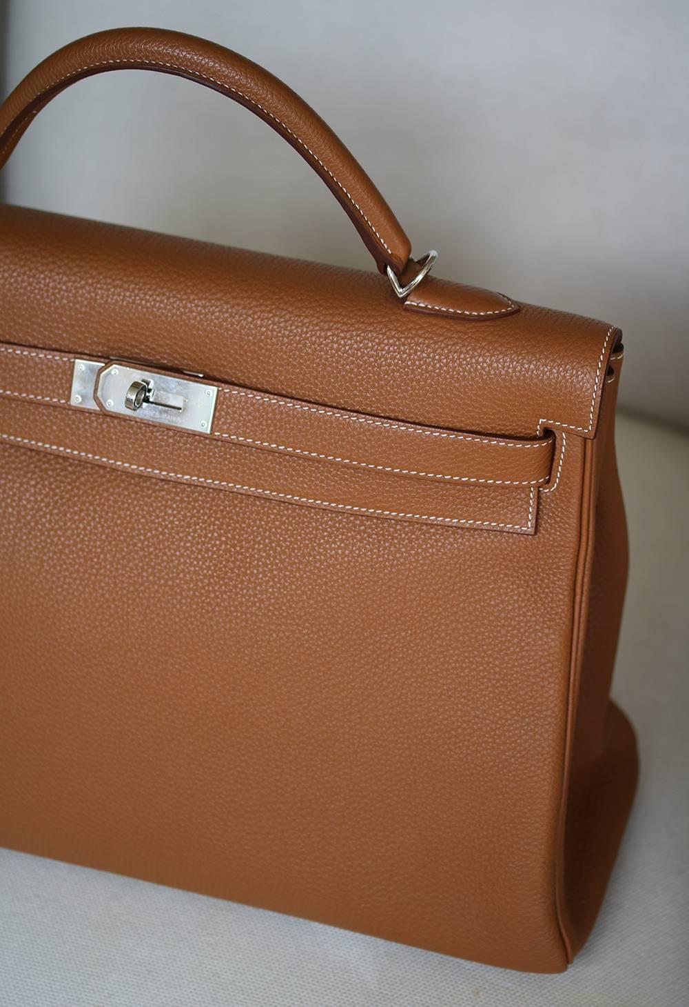 The most fabulous of all bags can be yours today!

Luxuriously rich coloured with tonal top stitching.

This Kelly is in excellent condition - very minor scratching to the hardware. There is no damage to the corners - it has been carefully kept by