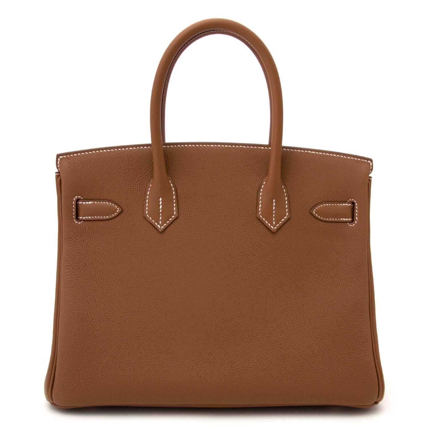 Never used

Hermès Birkin 30 Togo Gold GHW

Skip the waitinglist and get this beauty right now! This iconic Hermès Birkin bag comes in the color 'Gold' which is a vibrant warm brown color. The gold toned hardware finishes of the entire look. Togo