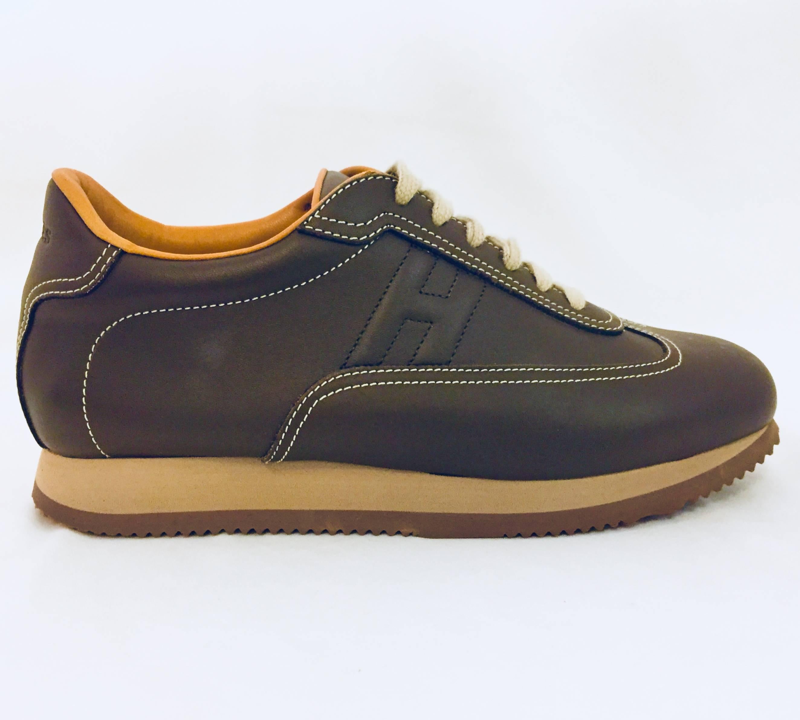 Hermès Chocolate Lace Up Running Shoes With Contrast Stitching In Excellent Condition In Palm Beach, FL