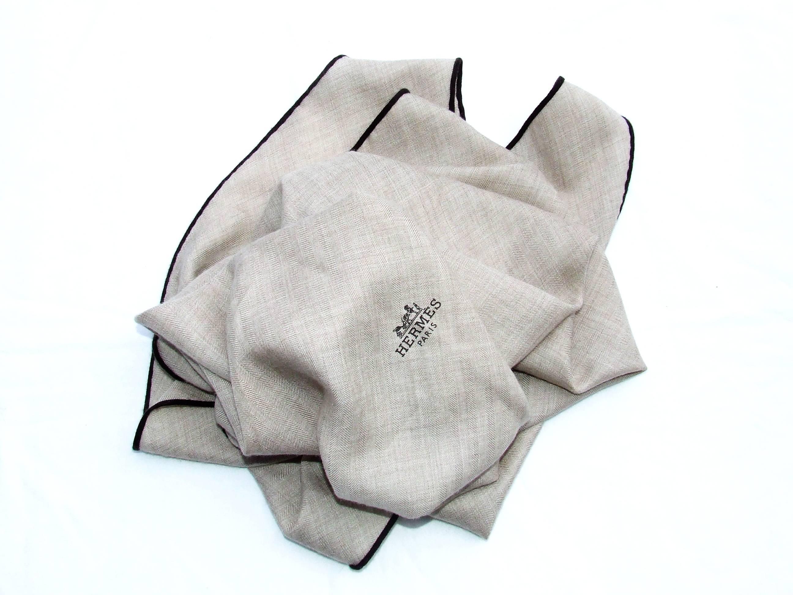 Women's or Men's Hermès Diamond shaped Cashmere Silk Men's Beige Brown GM Wrap Losange Scarf 
