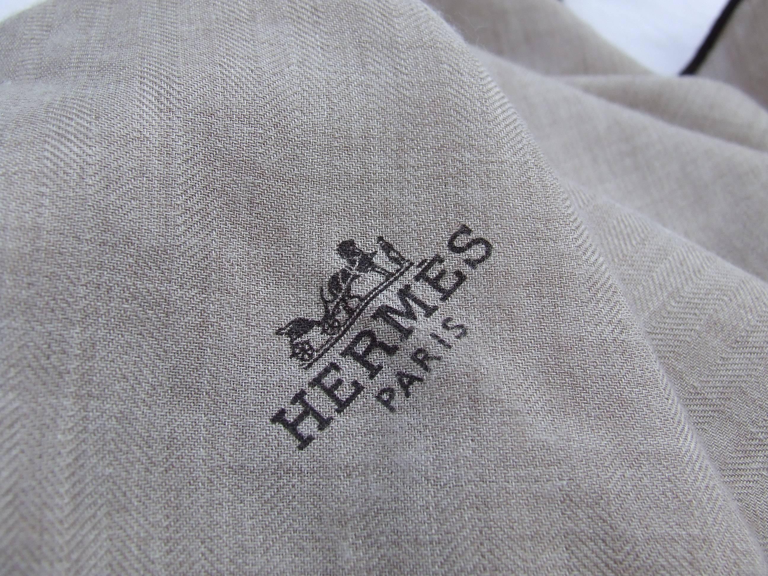 Hermès Diamond shaped Cashmere Silk Men's Beige Brown GM Wrap Losange Scarf  1
