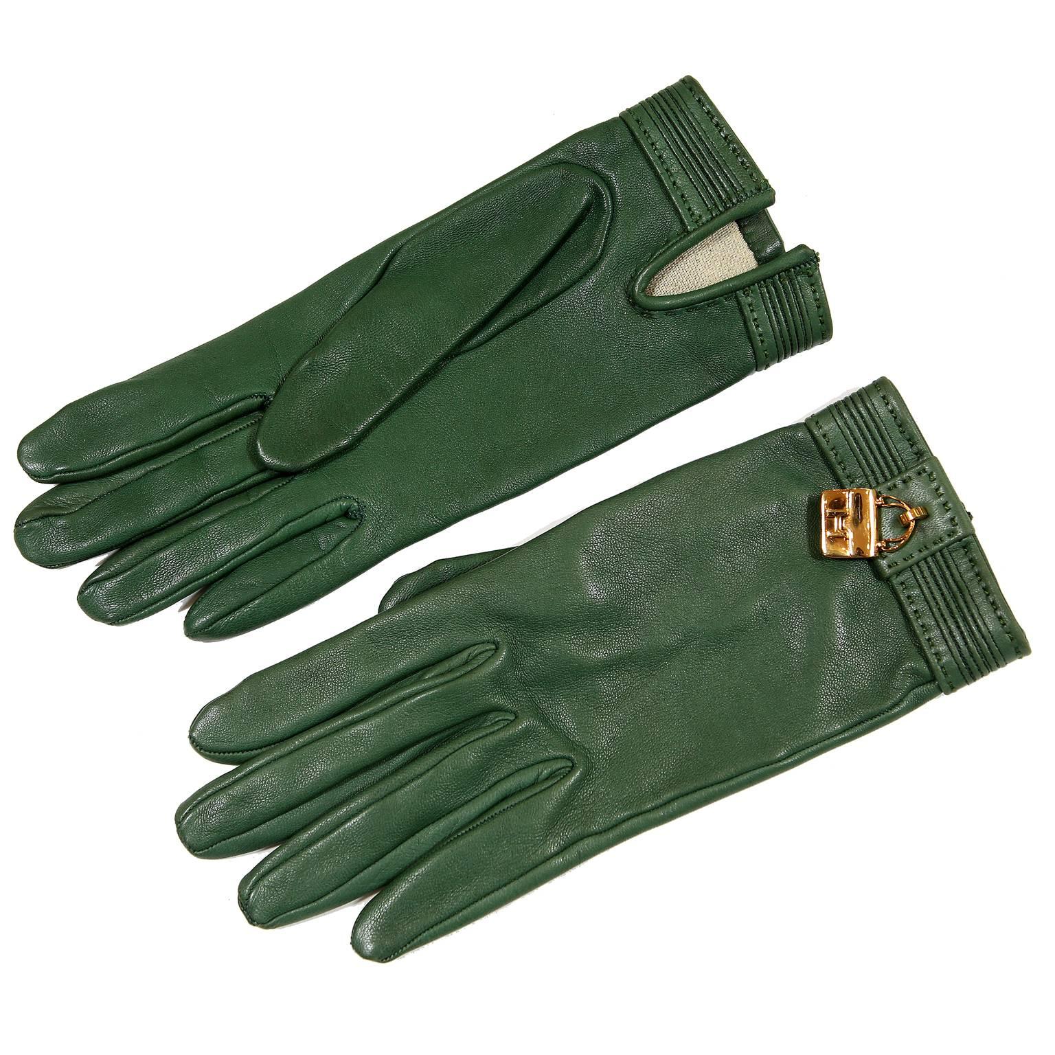 Hermès Green Leather Gloves- MINT condition
Women’s size 6.5.  Dark green lined leather gloves have gold tone Hermès bag charms.  The right glove sports a Birkin and the left, a Constance.  Chic and collectible.  
