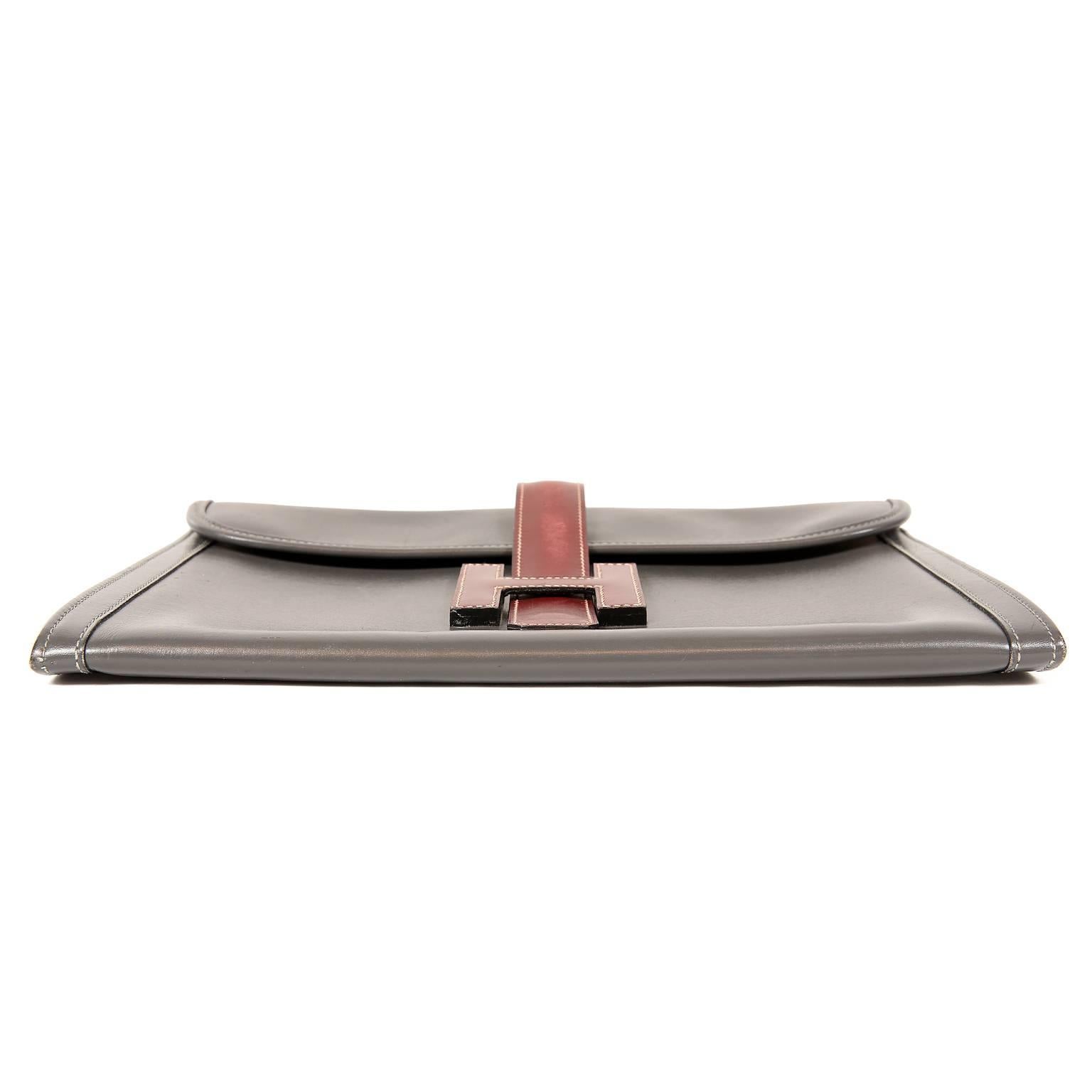  Hermès Grey and Bordeaux Leather Jige Clutch In Good Condition In Palm Beach, FL