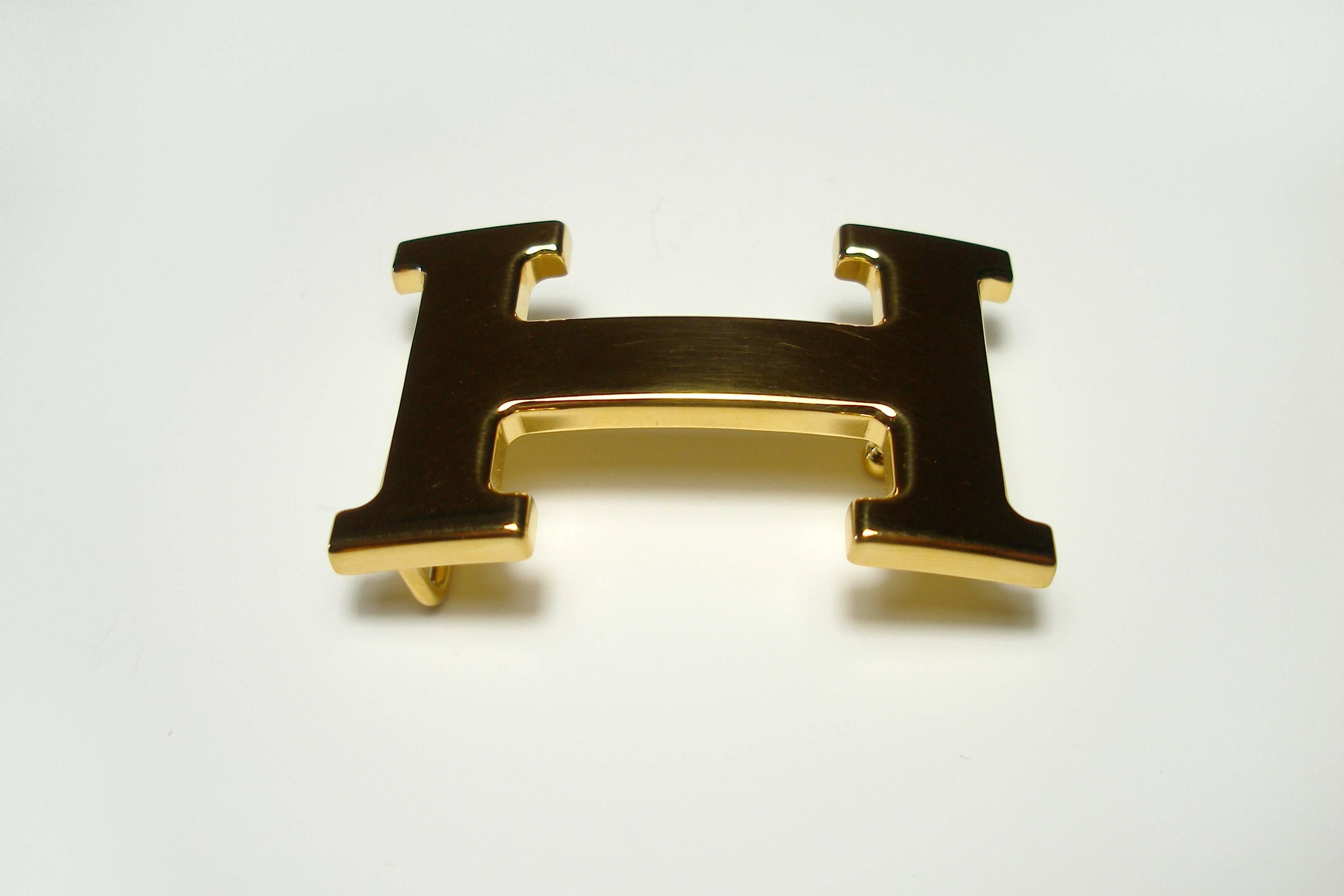 RARE GOLD PLATED SHINY HERMÈS BUCKLE H CONSTANCE 
Impossible to find in Hermès shop 
Signed and numeroted
Buckle signed on the edge Hermès 
Made In France
And numeroted :FI0117
Excellente condition
Please note : a few microscopic scratches barely  -