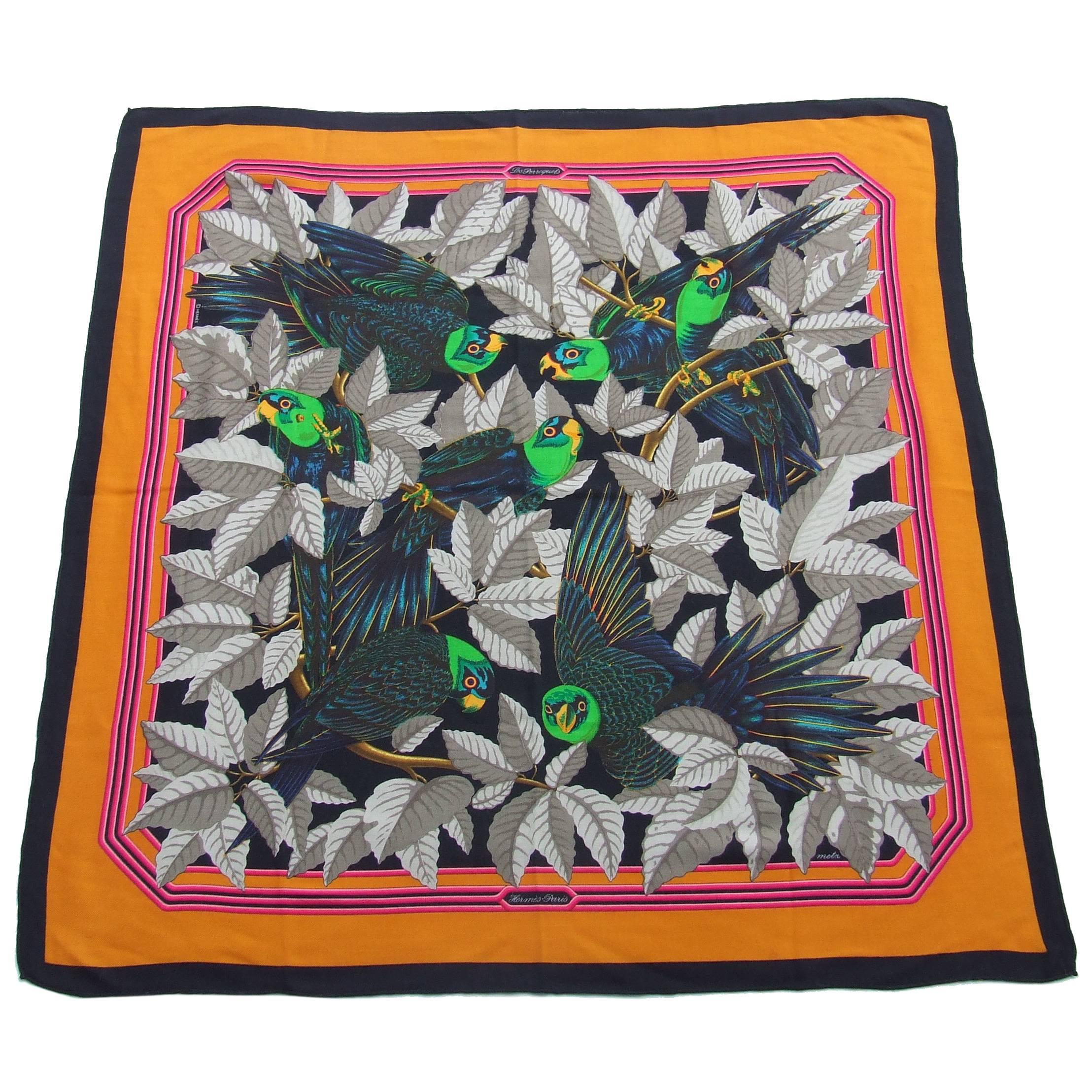 Hermès Les Perroquets Perroquets Metz Cachemire Soie 90 cm  Foulard Écharpe Châle en vente