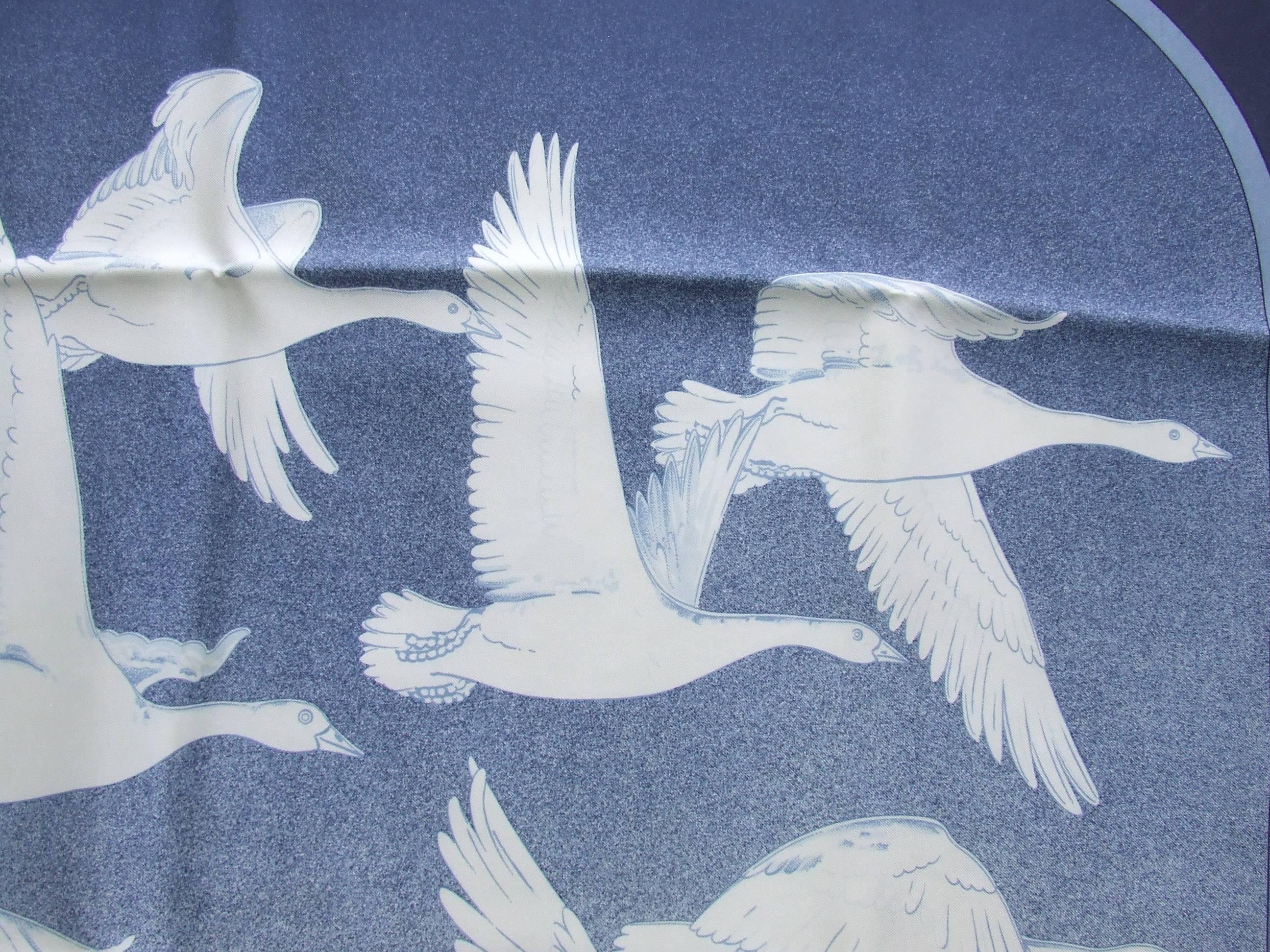 Gray Hermès Silk Scarf Oiseaux Migrateurs Cathy Latham Special Edition UTA 90 cm 1B